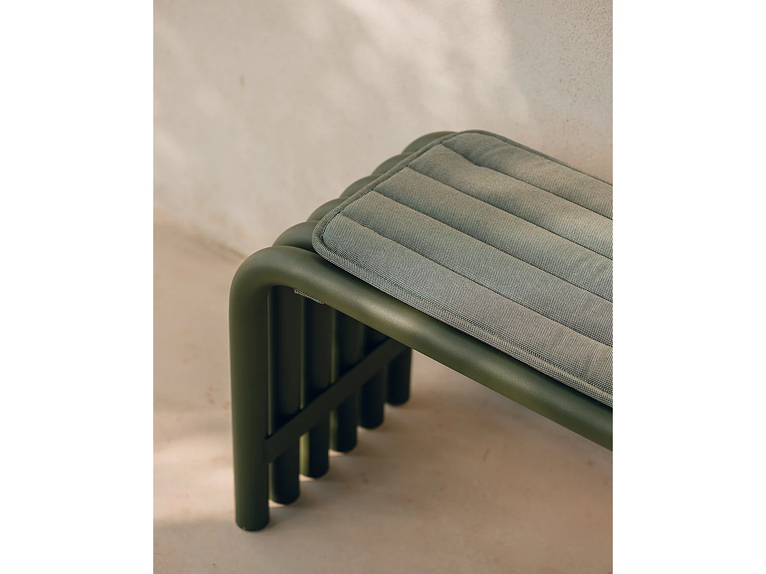 Nokk Sitzbank - wetterfeste Stahlbank für Terrasse, Balkon und Innenbereich