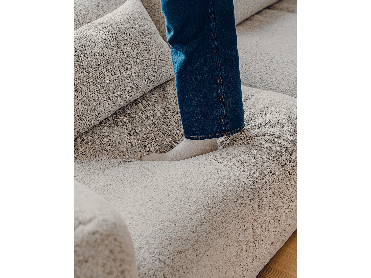 Canapé Yaro 4 places - tissu 100% polyester, assise moelleuse, convertible