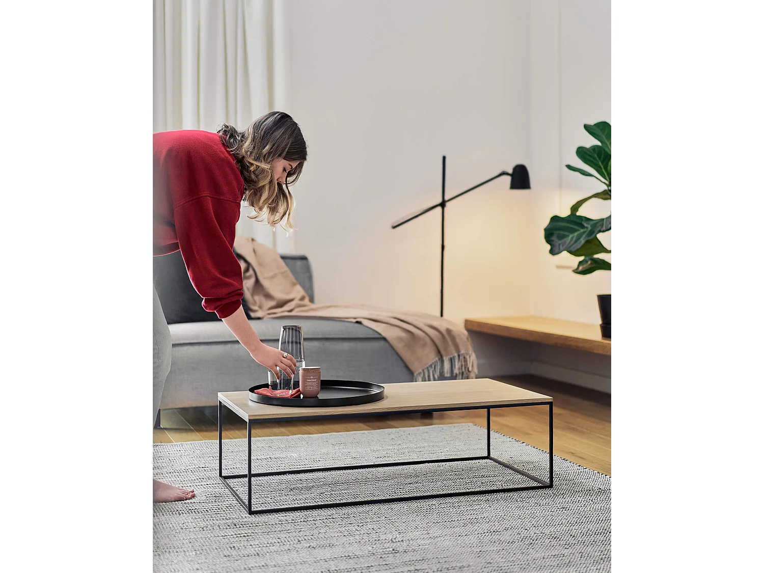 Table basse Kafibor - acier thermolaqué et plateau placage noyer, style moderne