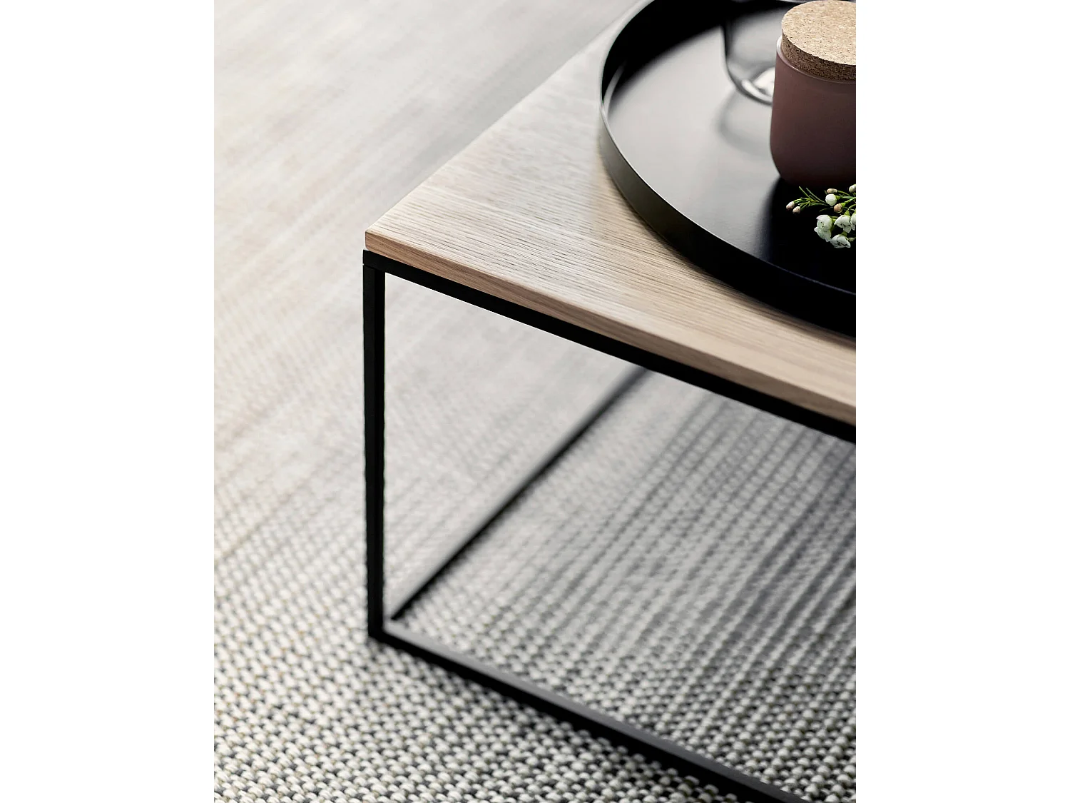 Table basse Kafibor - acier thermolaqué et plateau placage noyer, style moderne
