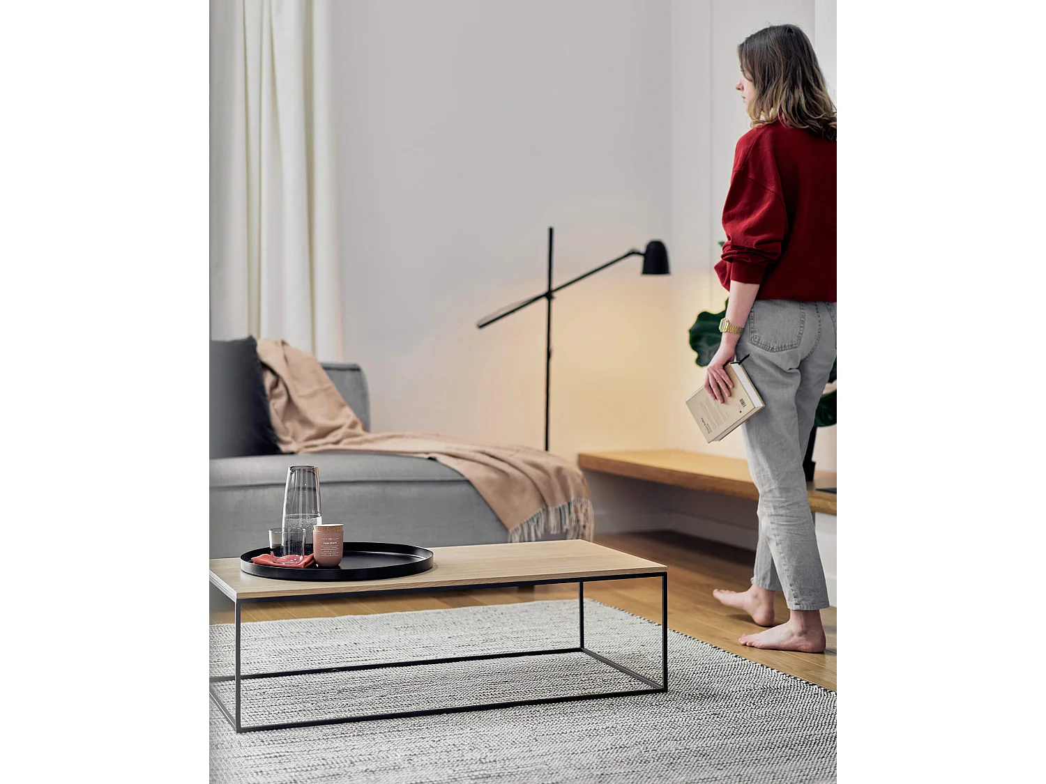 Table basse Kafibor - acier thermolaqué et plateau placage noyer, style moderne