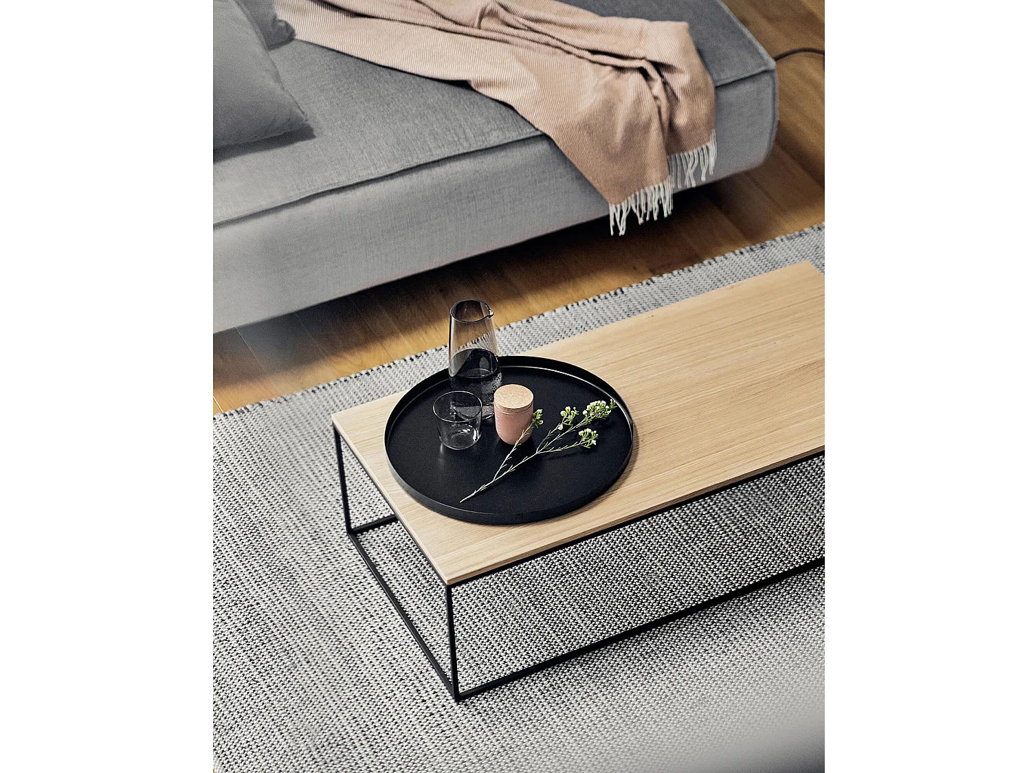 Table basse Kafibor - acier thermolaqué et plateau placage noyer, style moderne