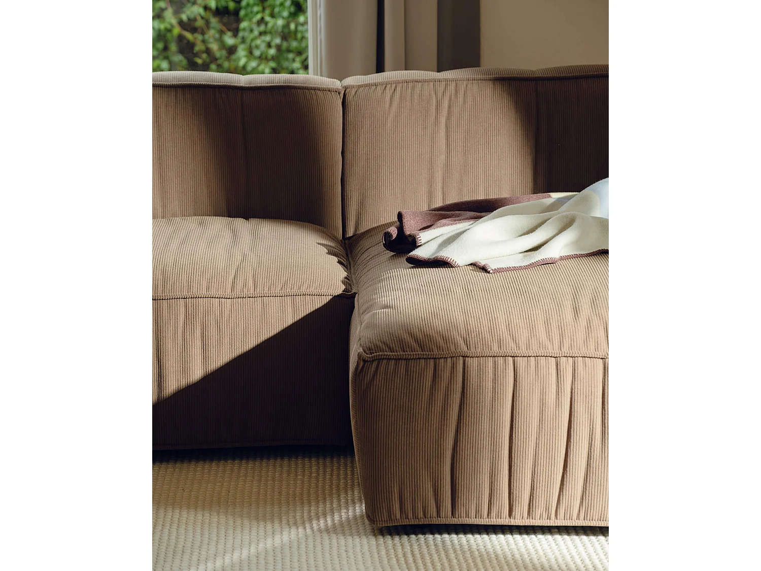 Canapé-lit 3 places Lobi par noo.ma - velours côtelé mocha, couchage 140x190 cm