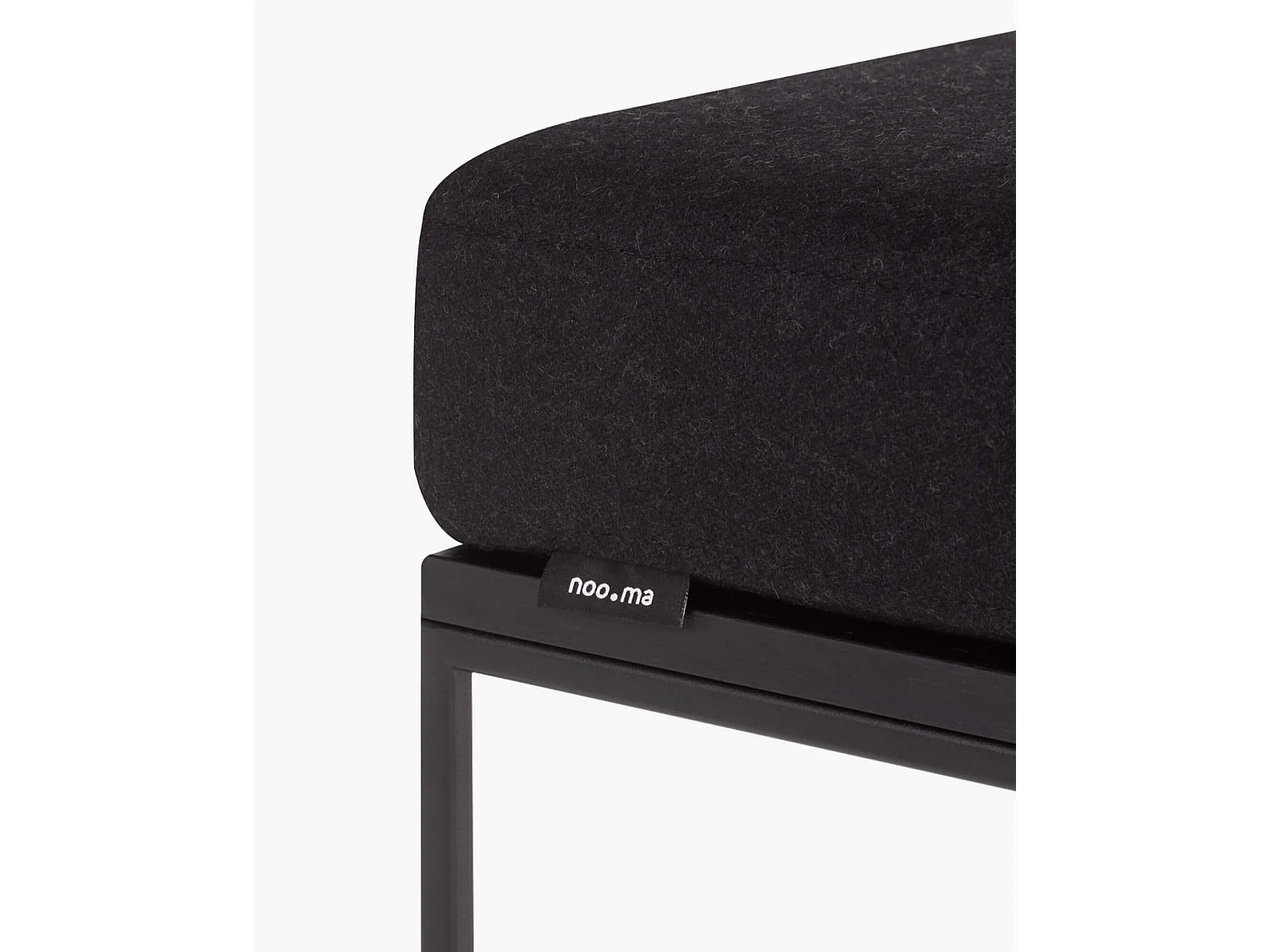 Pouf Feo - pouf carré minimaliste en chêne noir avec coussin en laine