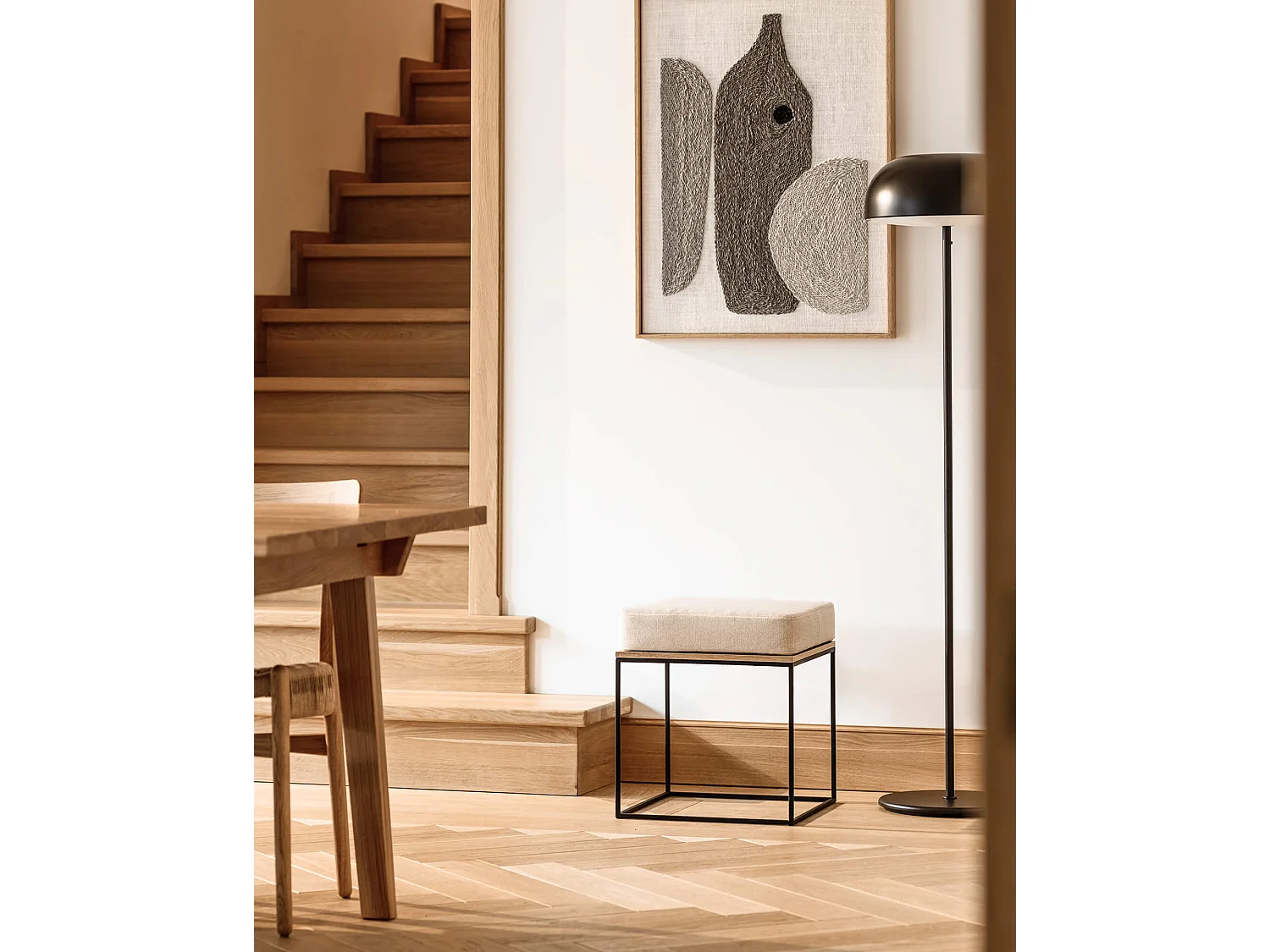 Pouf Feo - pouf carré minimaliste en chêne noir avec coussin en laine