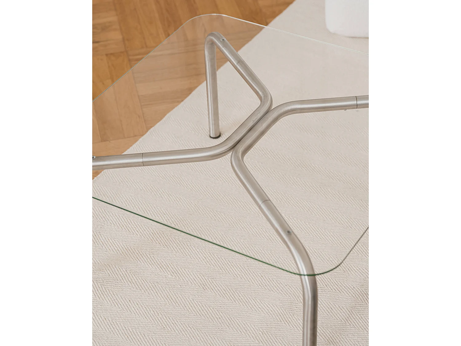 Table basse industrielle noo.ma 80x80 cm plateau verre pieds acier brossé