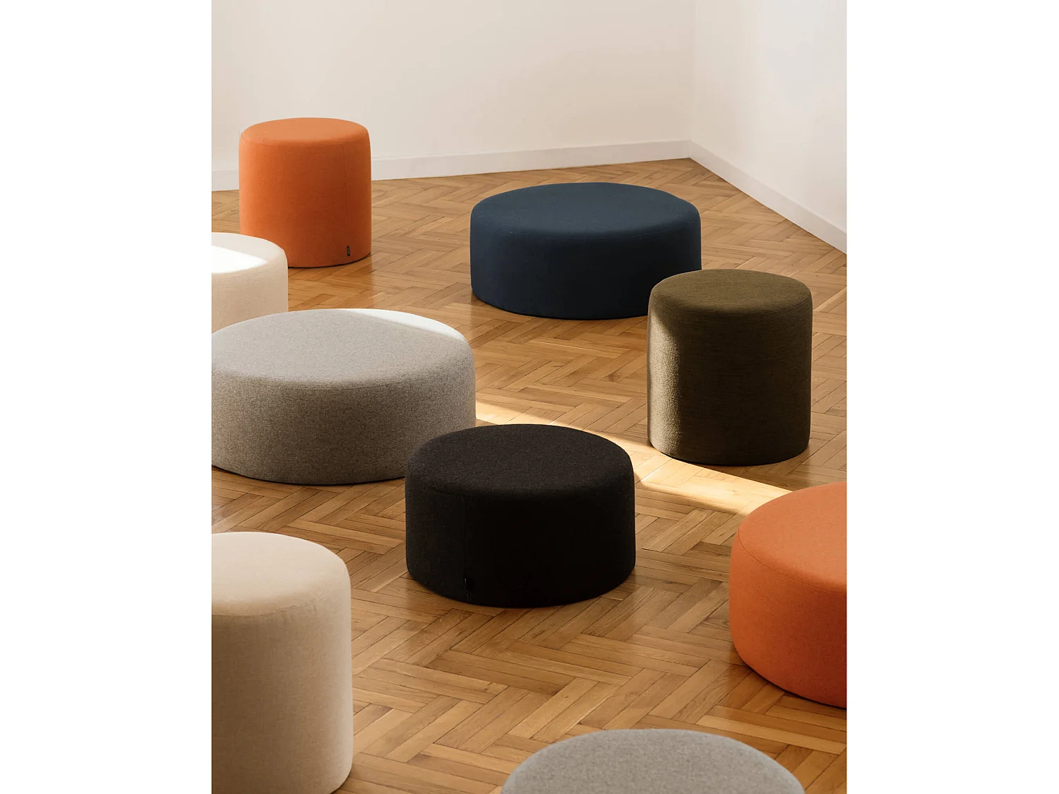 noo.ma Pouf Folk petit - carré 50x50x25 cm, minimaliste moderne