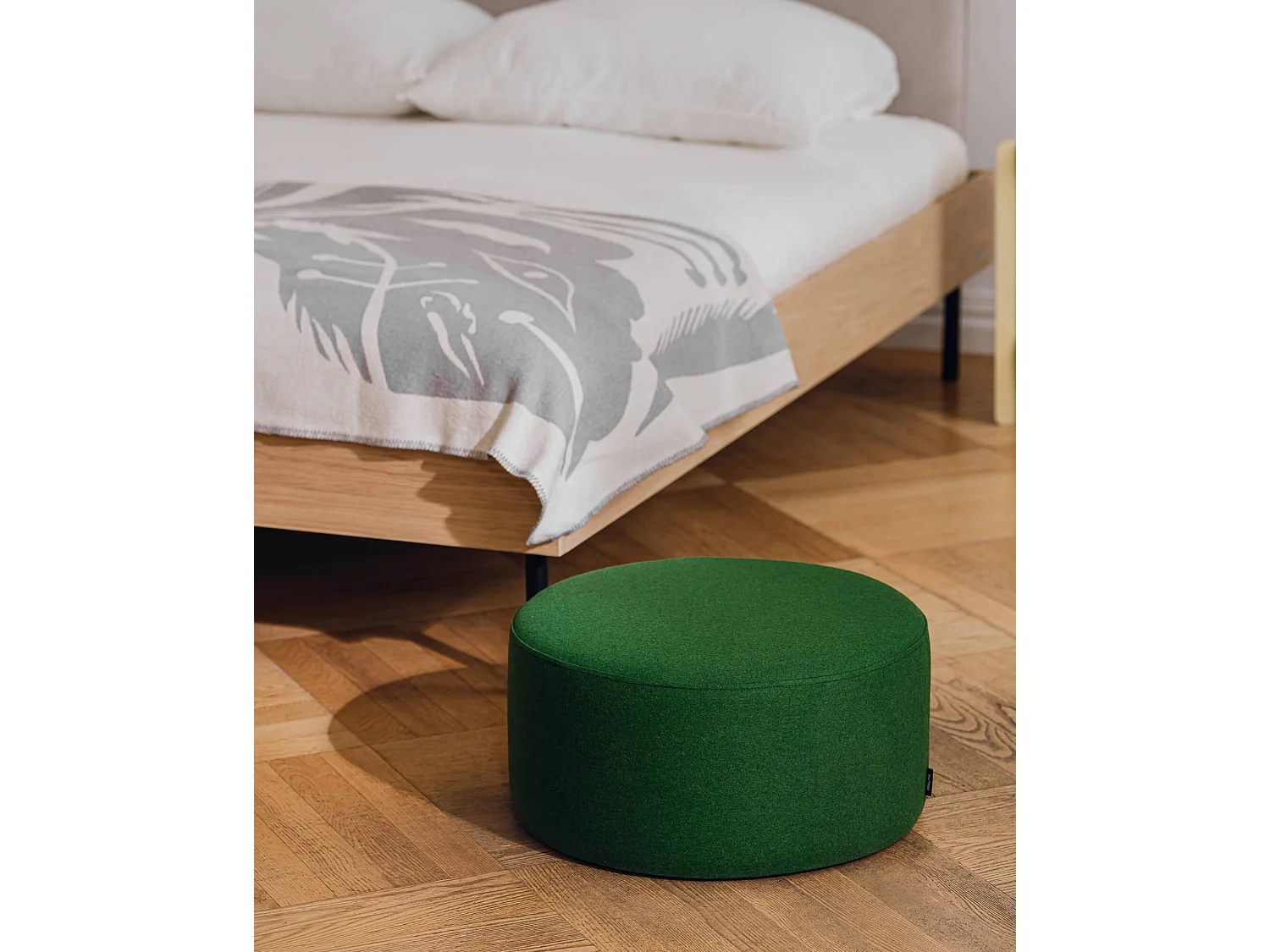 Pouf Folk grand - noo.ma, pouf carré minimaliste en tissu haute qualité 70x70x25 cm