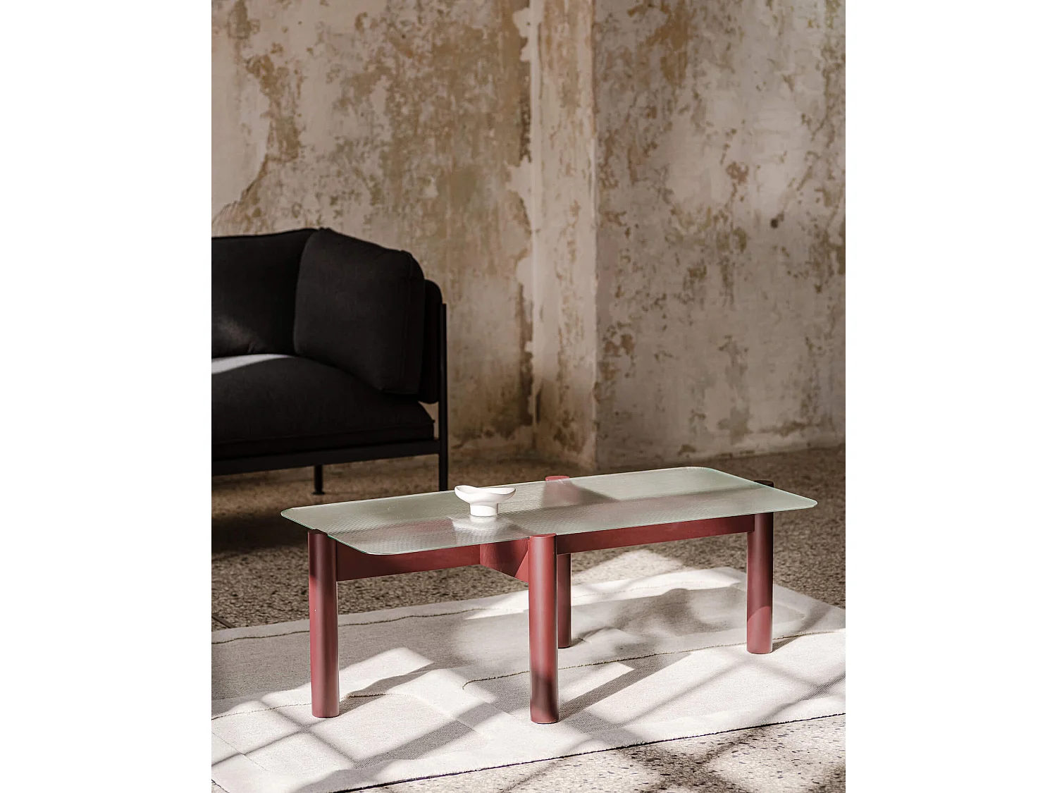 Table basse Kob noo.ma - plateau verre texturé et pieds bois massif