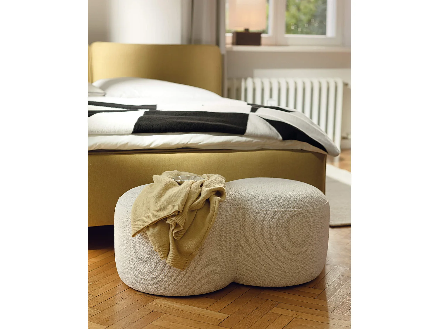 Umbo Pouf noo.ma, moderner Sitzpouf aus Polyester, 88 x 50 x 36,50 cm