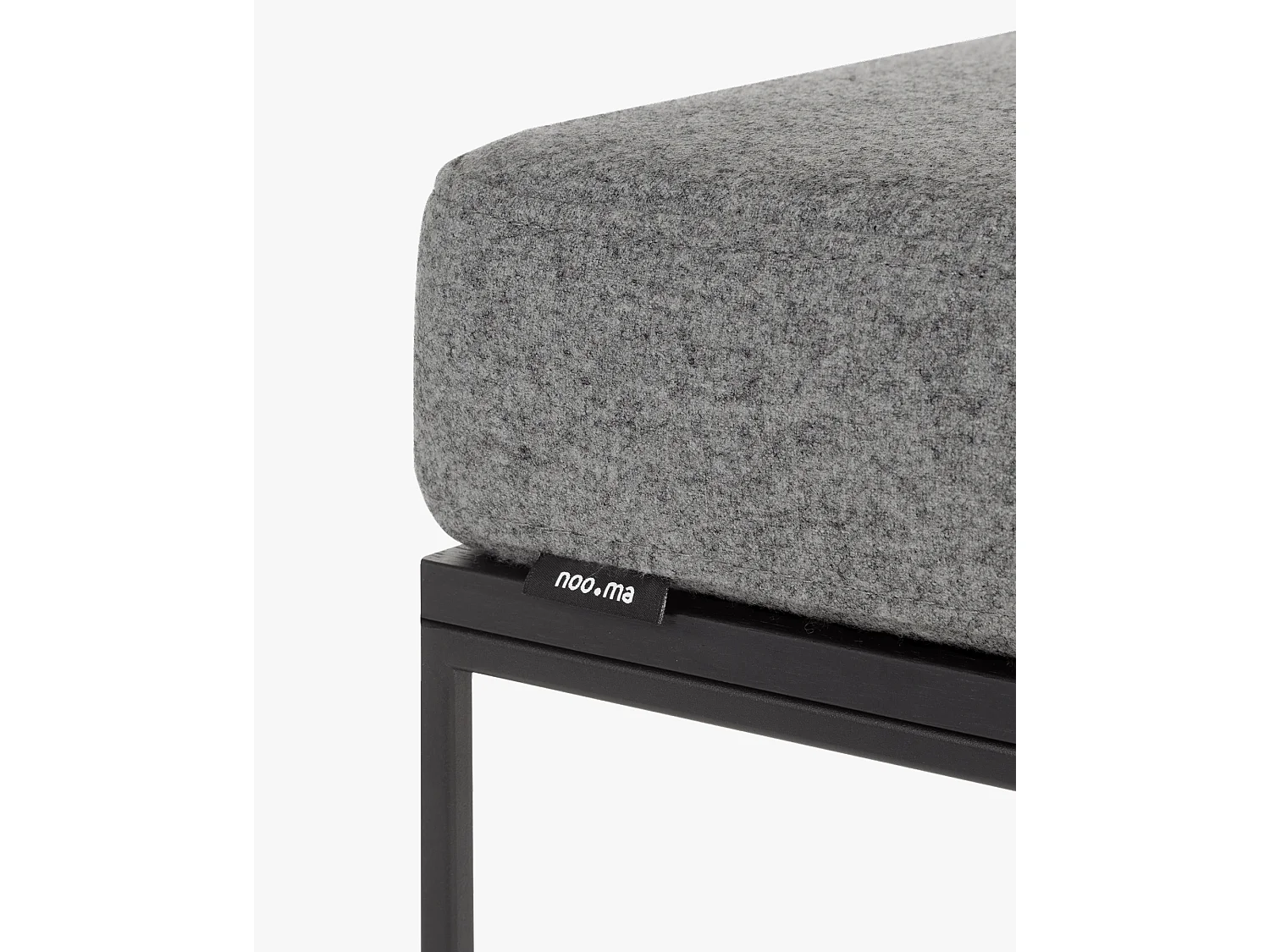 Pouf Feo - pouf carré en placage chêne noir avec coussin amovible en laine