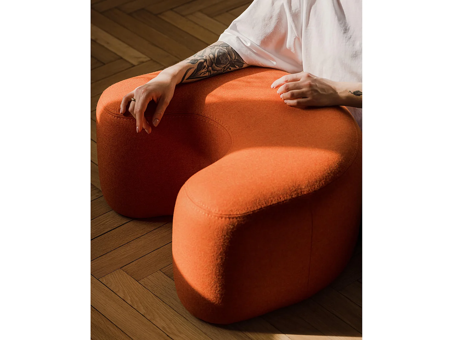Ü Pouf - pouf contemporain en laine, finition artisanale