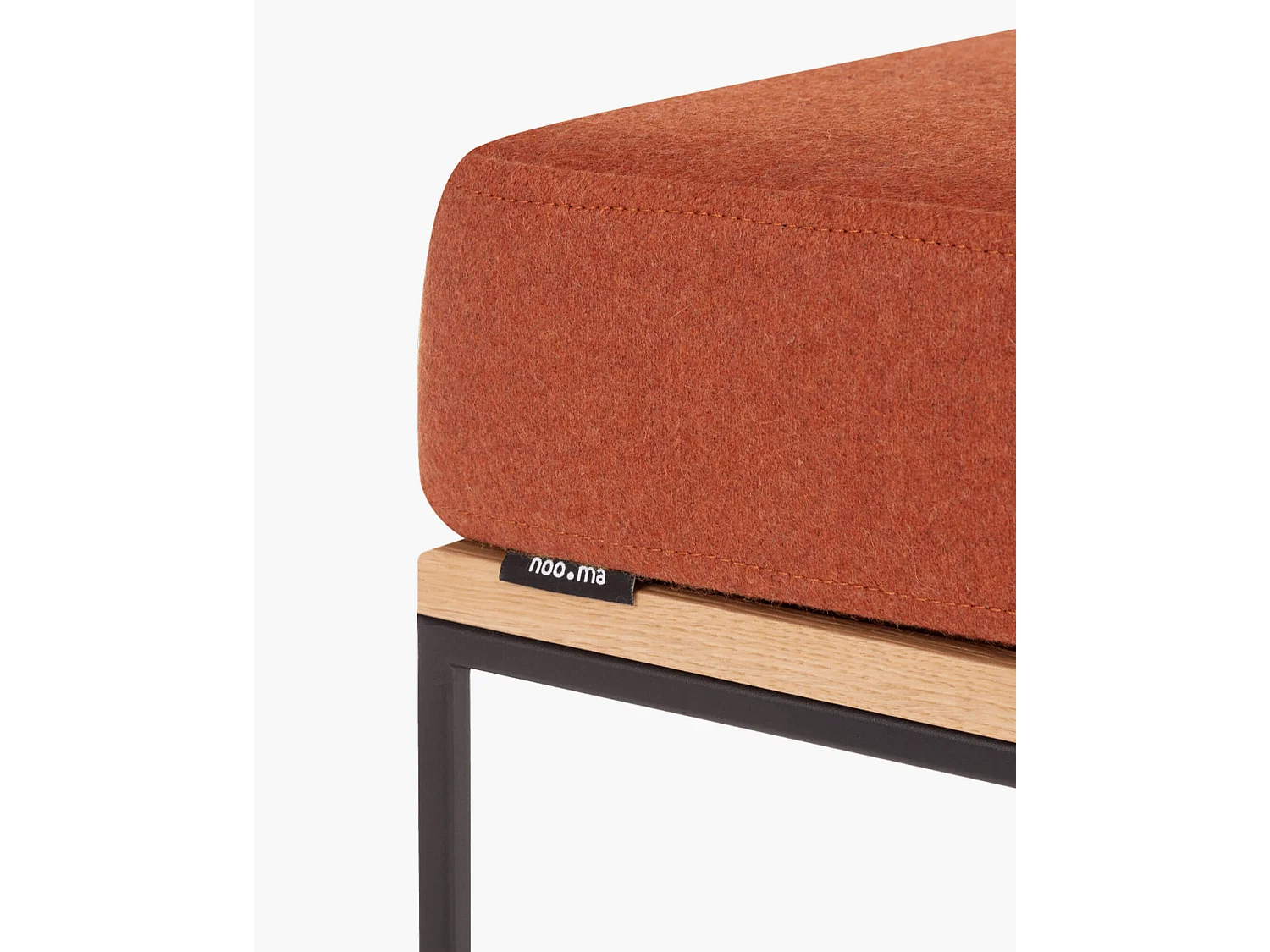 Pouf Feo - pouf carré minimaliste en chêne noir avec coussin en laine