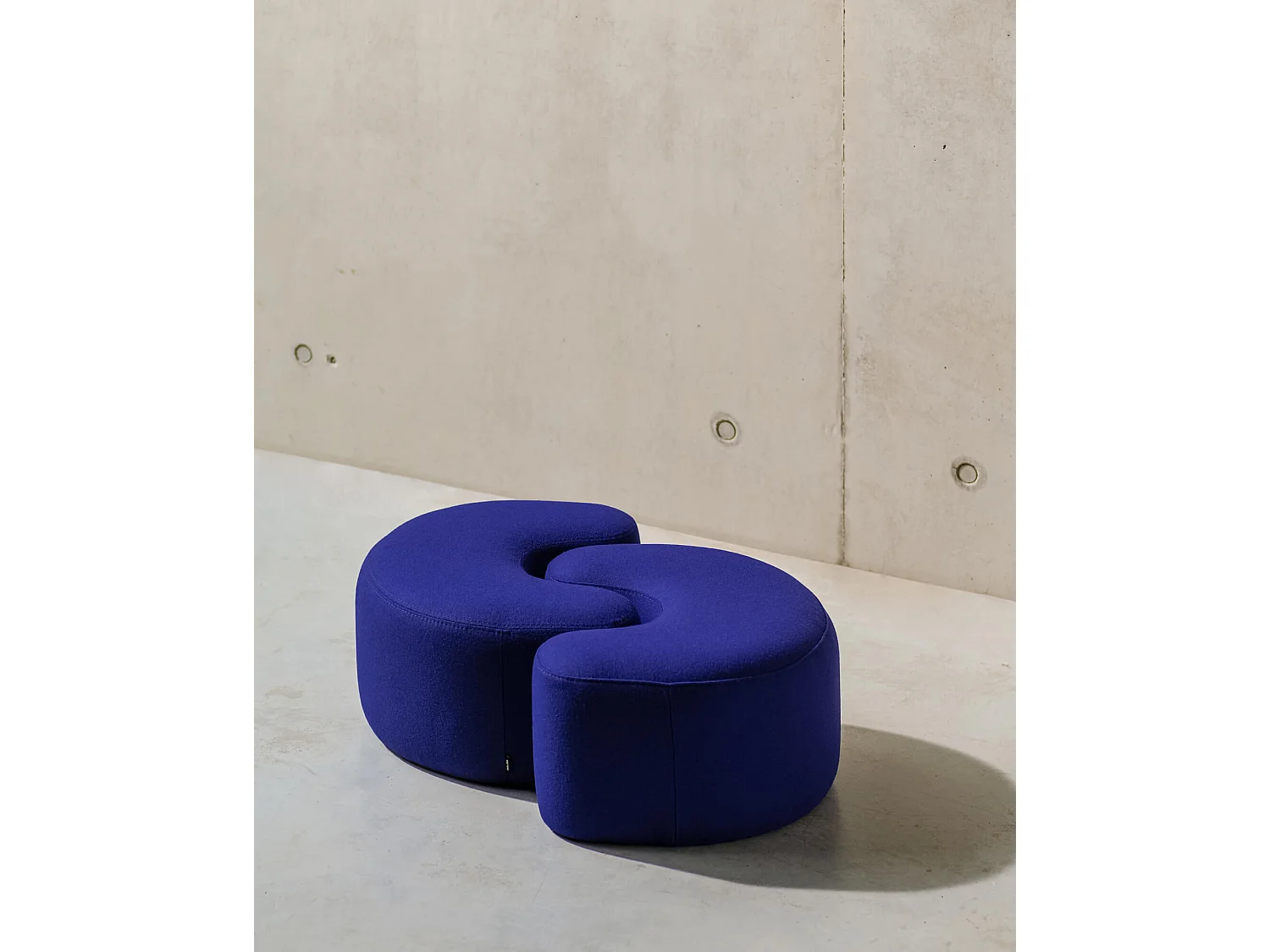 Ü Pouf - pouf contemporain en laine, finition artisanale