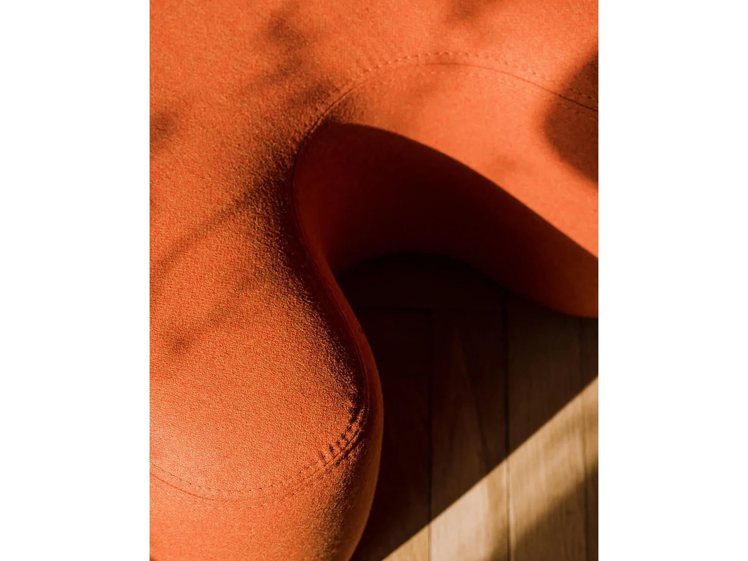 Ü Pouf - pouf contemporain en laine, finition artisanale