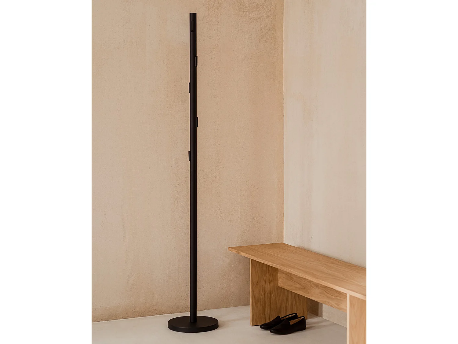 Yuko Kleiderständer – schlanker Metall-Garderobenständer für Flur, 183 cm