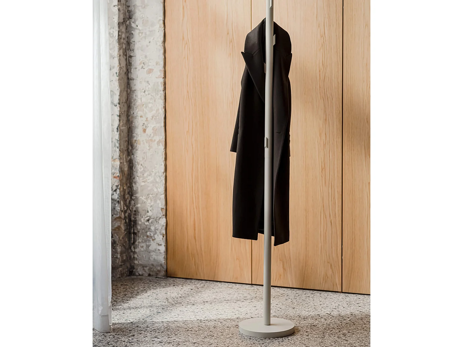 Yuko Kleiderständer – schlanker Metall-Garderobenständer für Flur, 183 cm