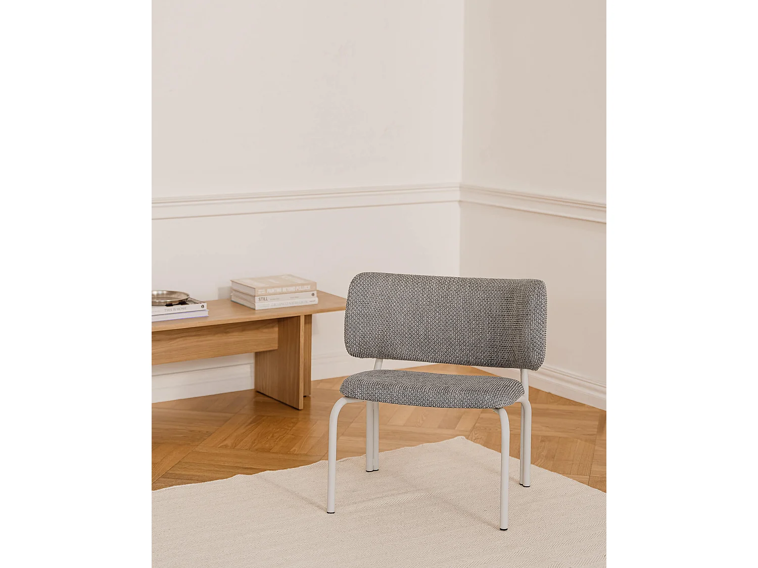 Chaise longue Kei - design minimaliste, assise rembourrée 100% polyester