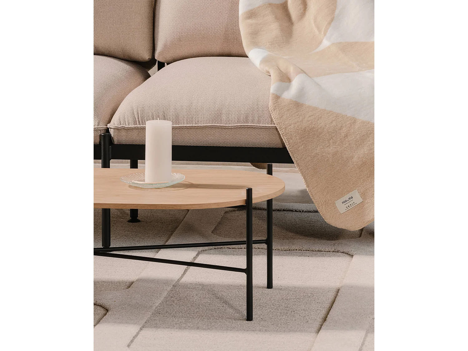 Toglan Couchtisch - ovaler Sofatisch, pulverbeschichteter Stahl, Furnier, 115 x 50 x 32 cm