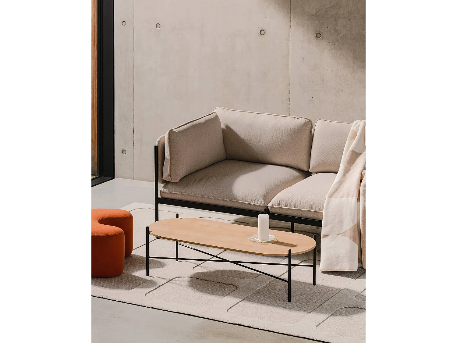 Toglan Couchtisch - ovaler Sofatisch, pulverbeschichteter Stahl, Furnier, 115 x 50 x 32 cm