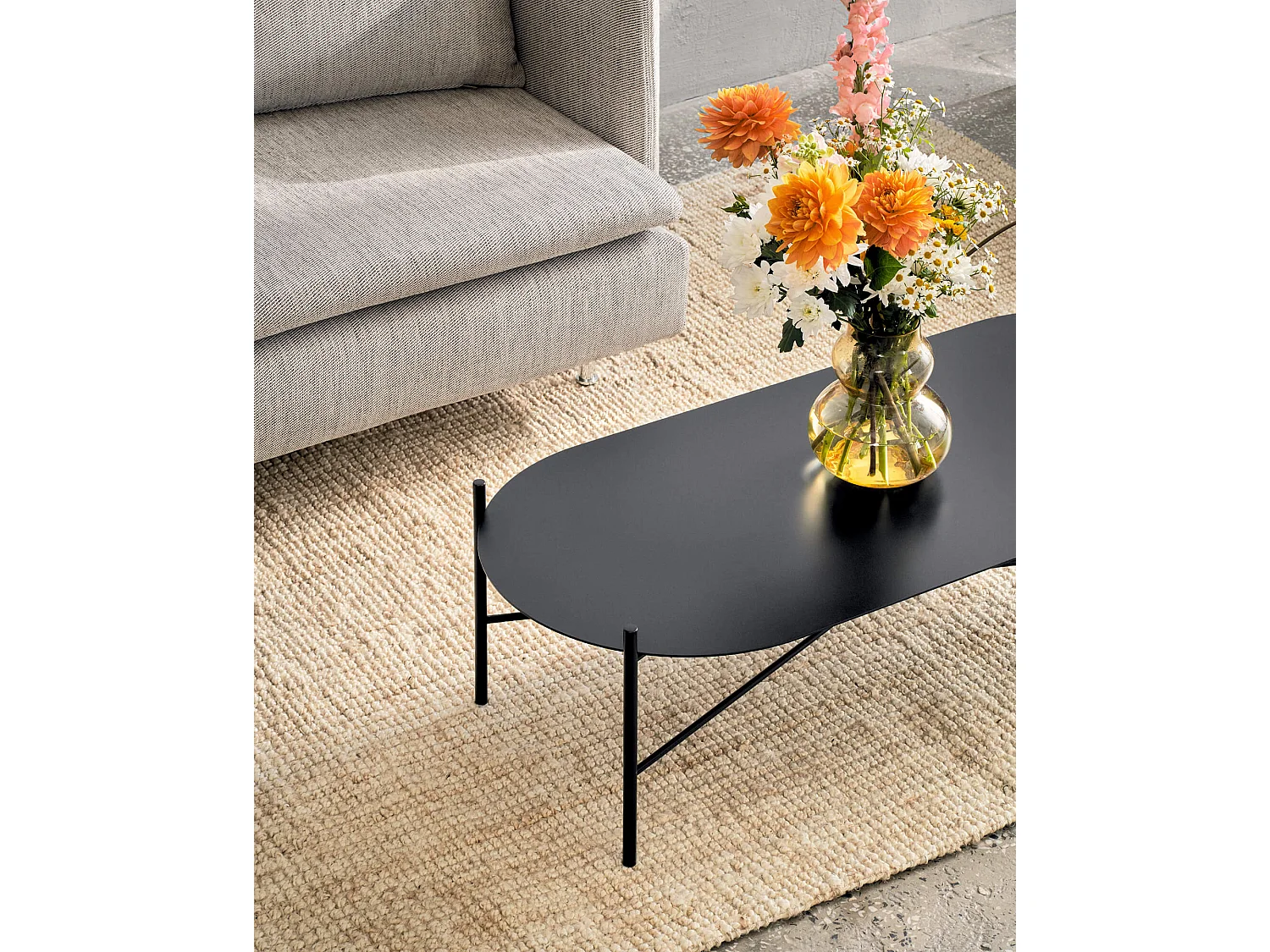 Toglan Couchtisch - ovaler Sofatisch, pulverbeschichteter Stahl, Furnier, 115 x 50 x 32 cm