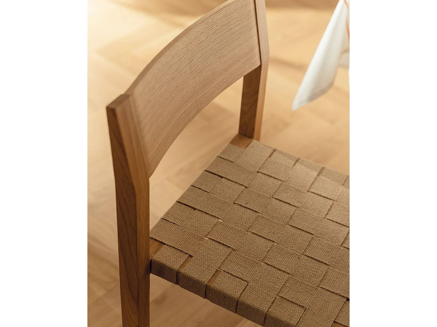 Toli Stuhl, minimalistischer Stuhl mit gewebter Jute- oder Baumwollsitzfläche, ohne Armlehnen, Höhe 80 cm