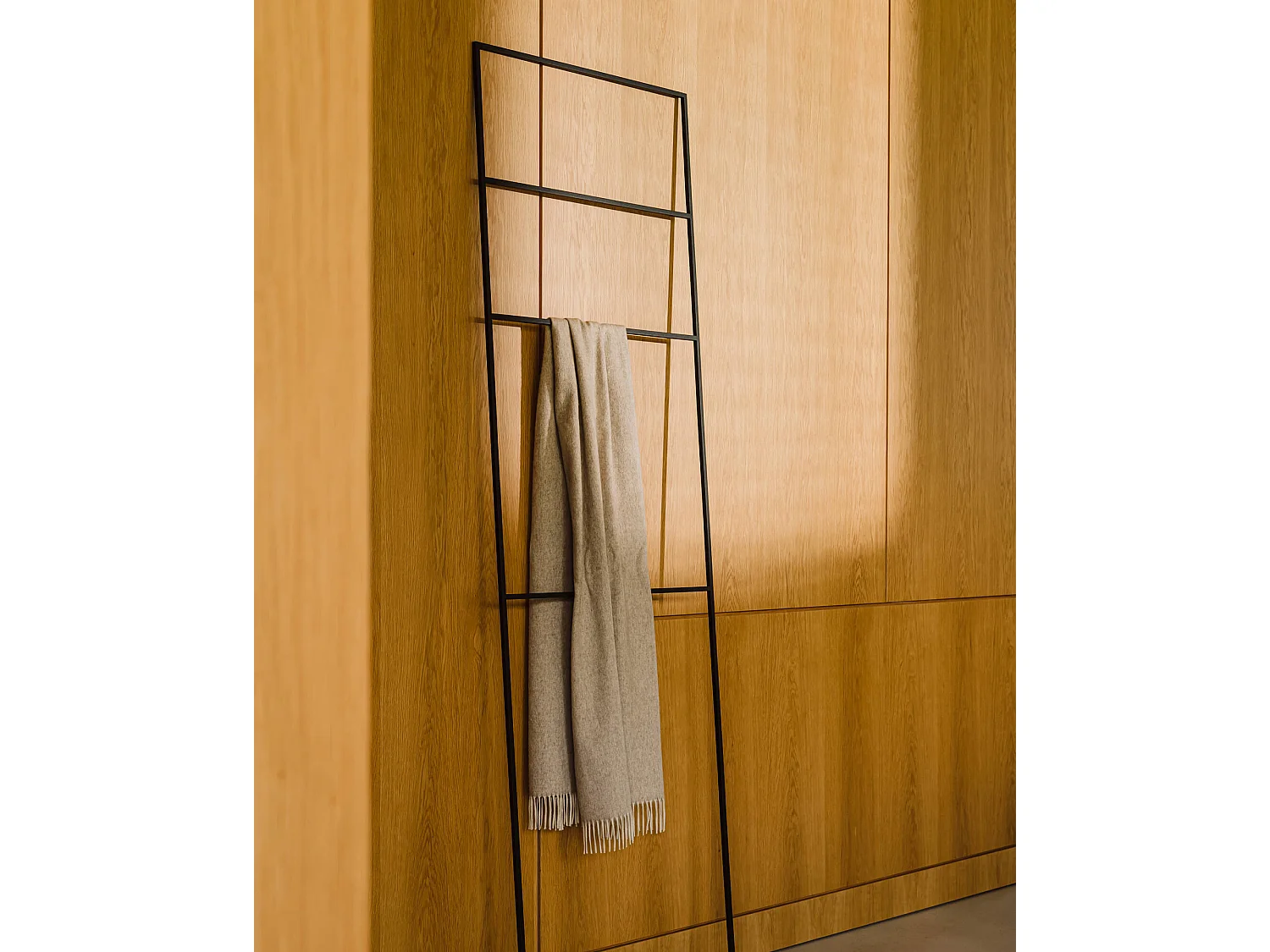 Échelle de rangement Tows - porte-serviettes et porte-manteau élégant