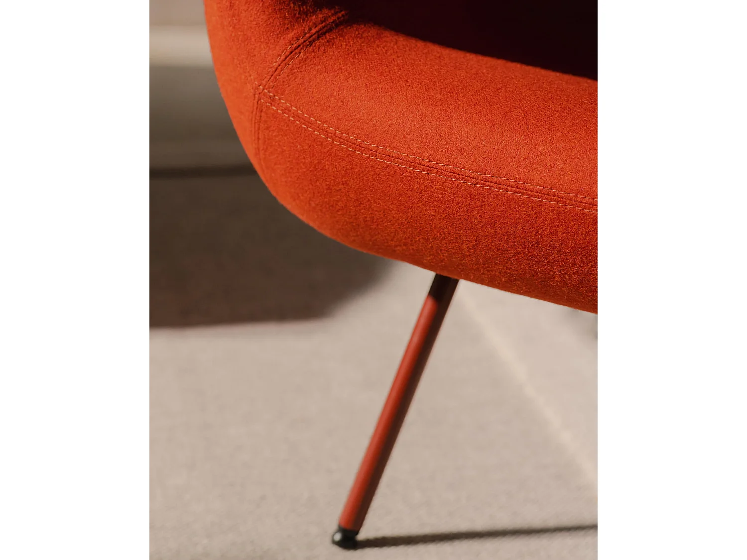 RM58 Fauteuil - heruitgave Roman Modzelewski, gewatteerde stoel met wollen bekleding