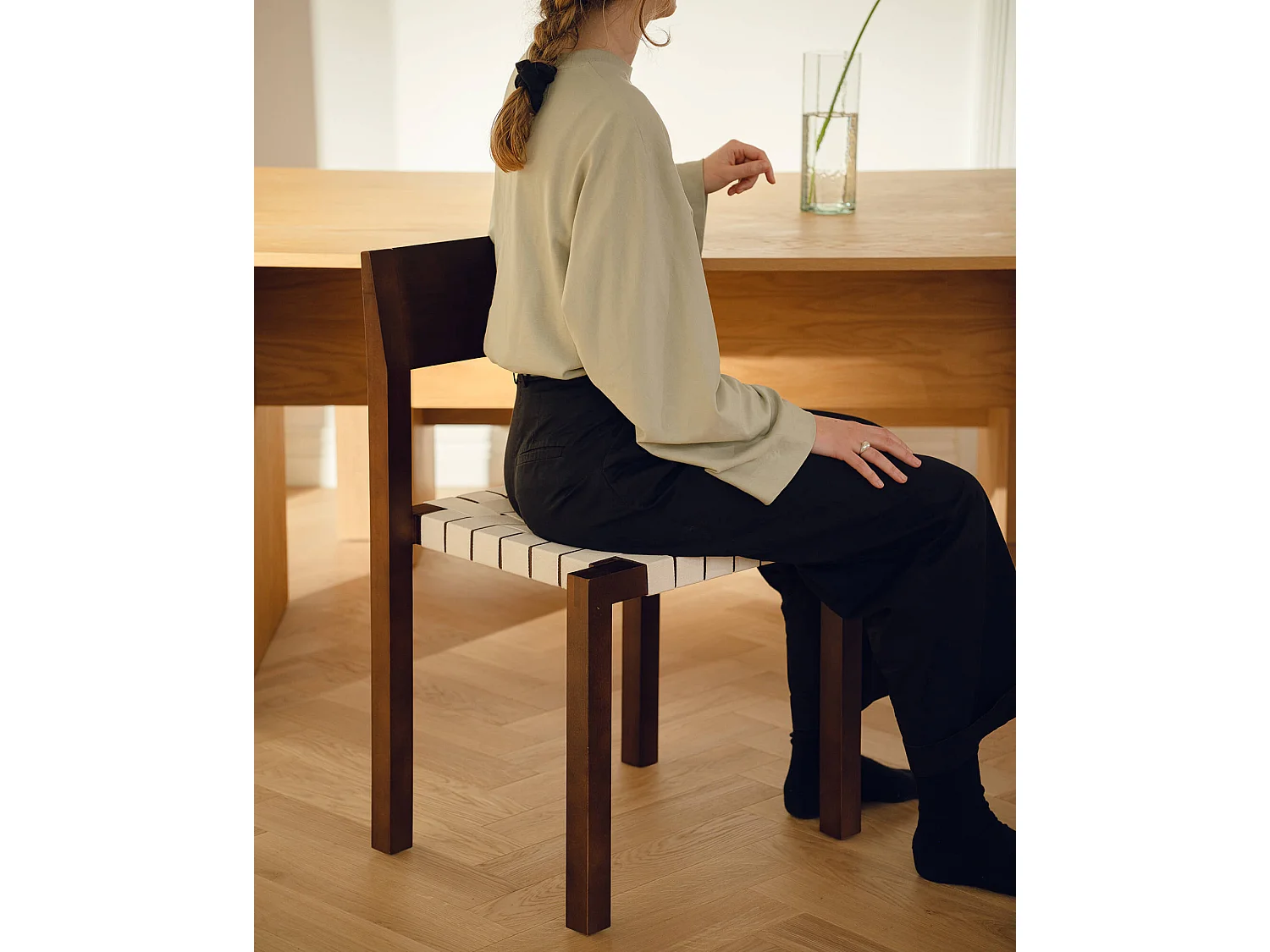 noo.ma Toli Stoel - minimalistisch design, jute zitting, zonder armleuningen
