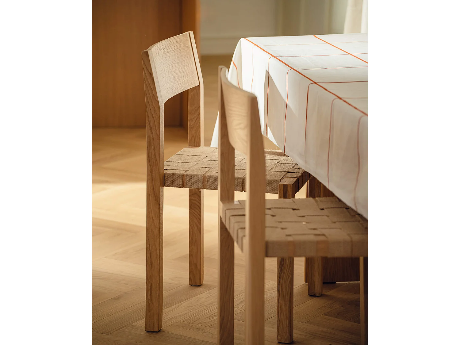 noo.ma Toli Stoel - minimalistisch design, jute zitting, zonder armleuningen