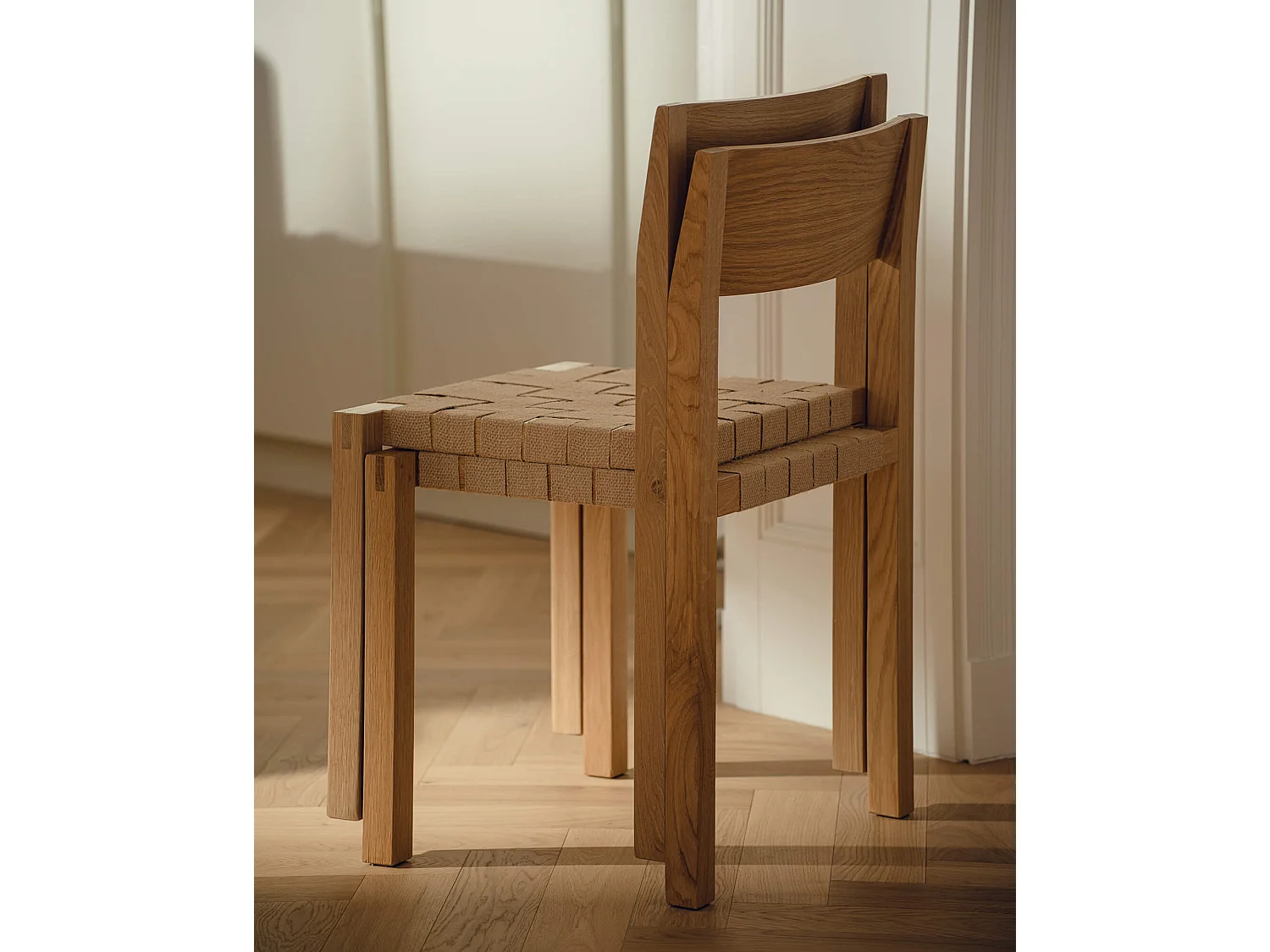 noo.ma Toli Stoel - minimalistisch design, jute zitting, zonder armleuningen