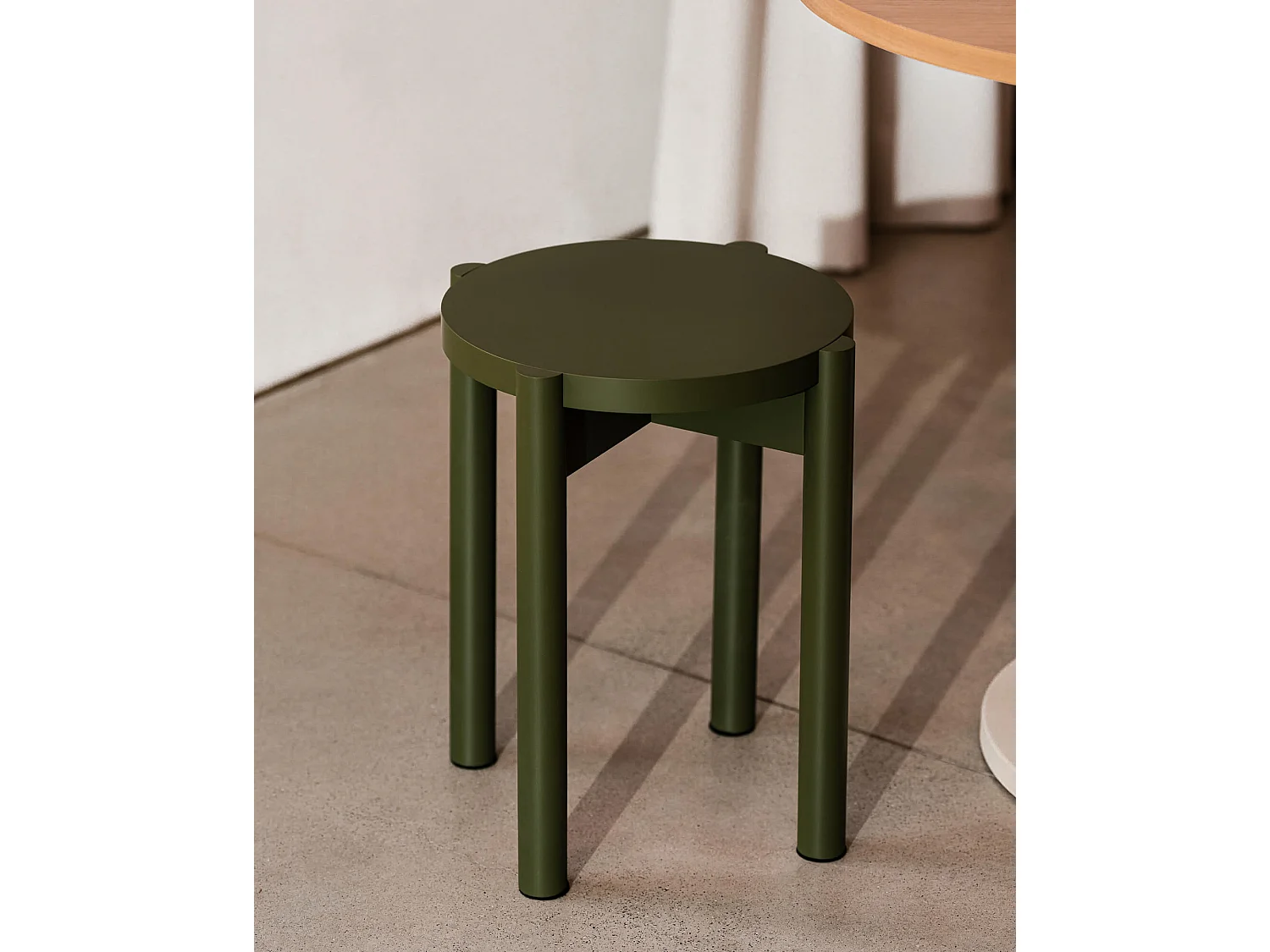 Tabouret Hopp - tabouret en bois massif, design minimaliste