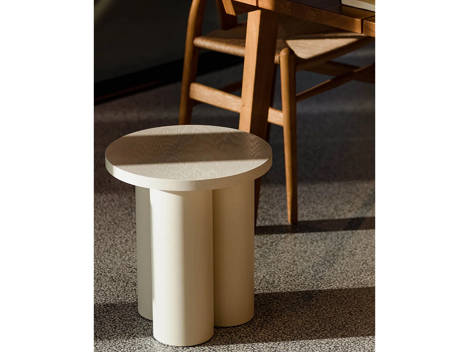 Tabouret Oly - tabouret rond blanc minimaliste, plateau en placage et structure acier