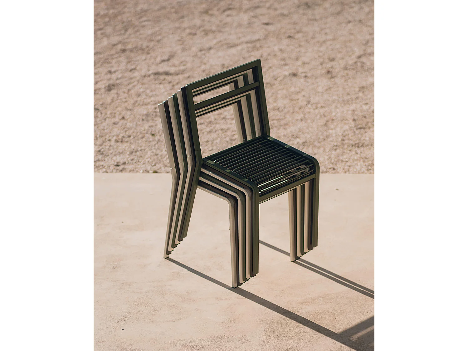 Chaise d'extérieur Oto en acier léger et durable