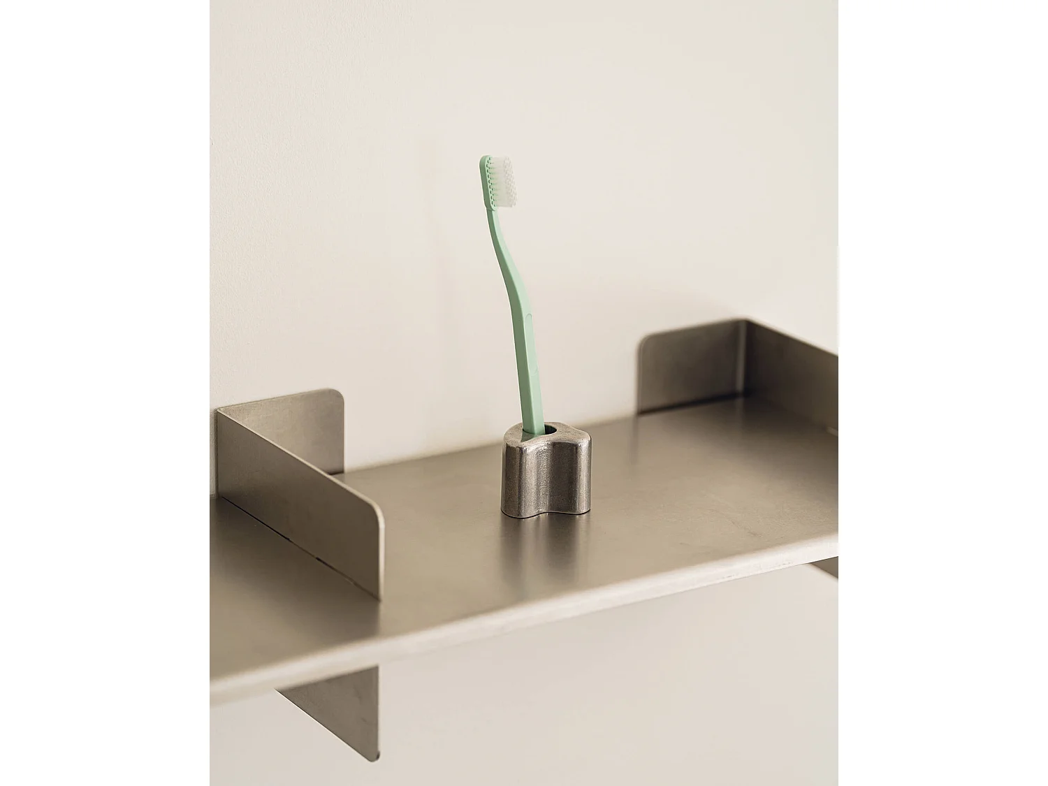 Mis Zahnbürstenhalter aus poliertem Aluminium