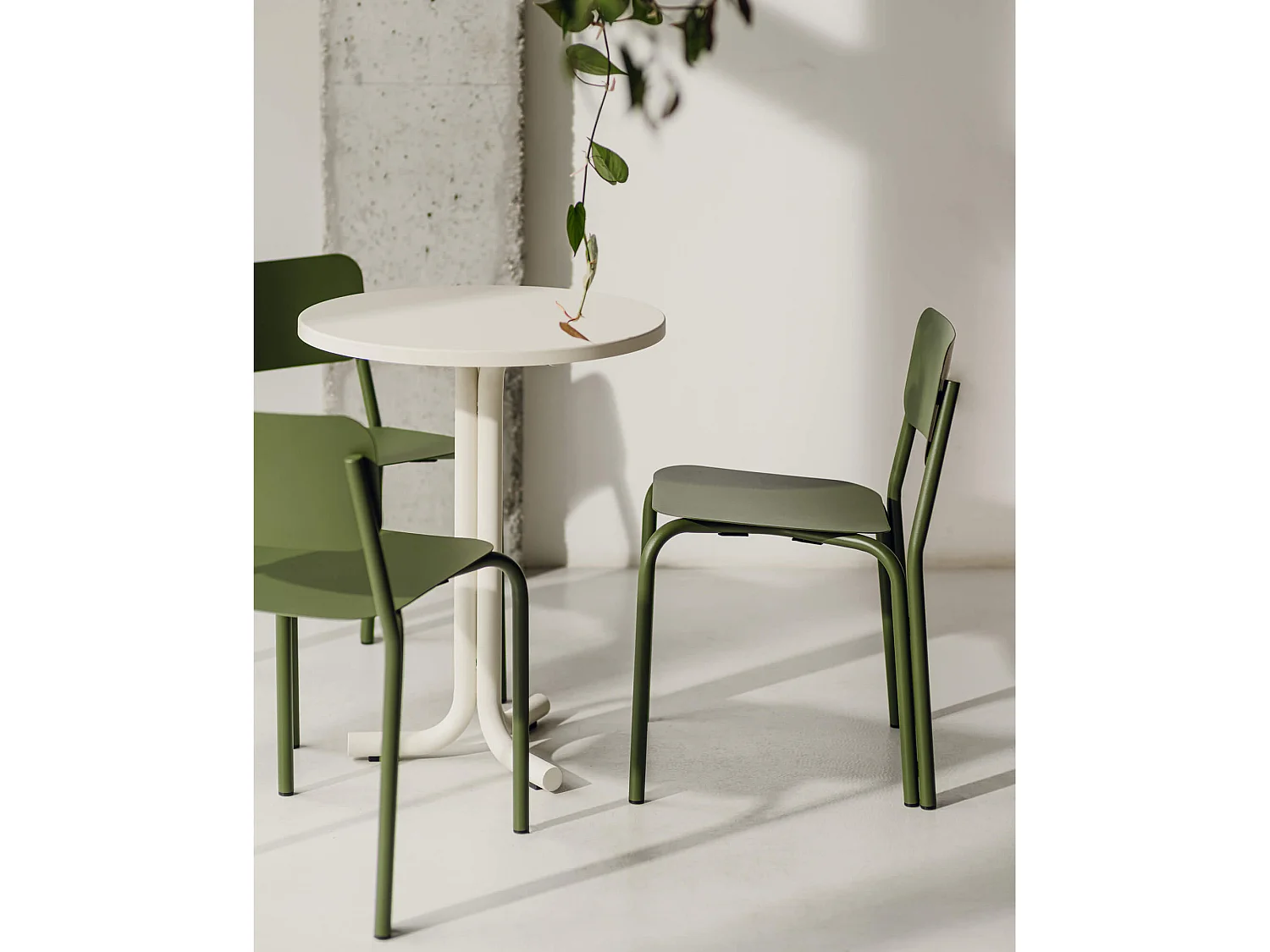 Chaise Kei noo.ma - design épuré, confortable et résistante