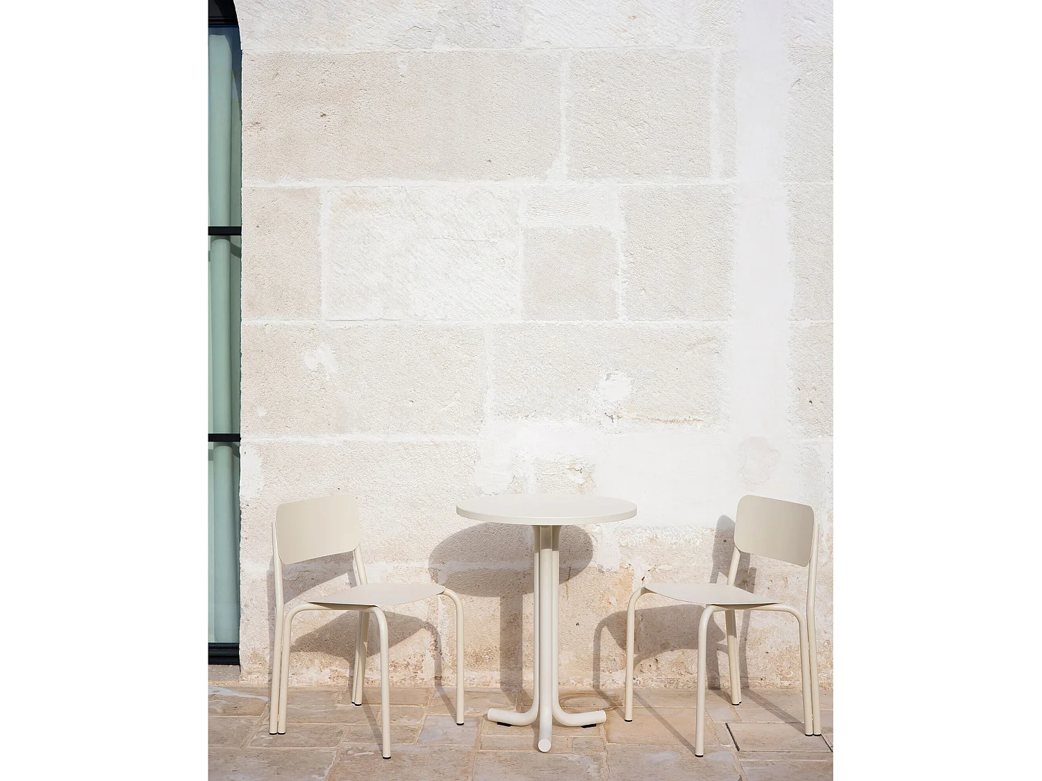 Chaise Kei noo.ma - design épuré, confortable et résistante