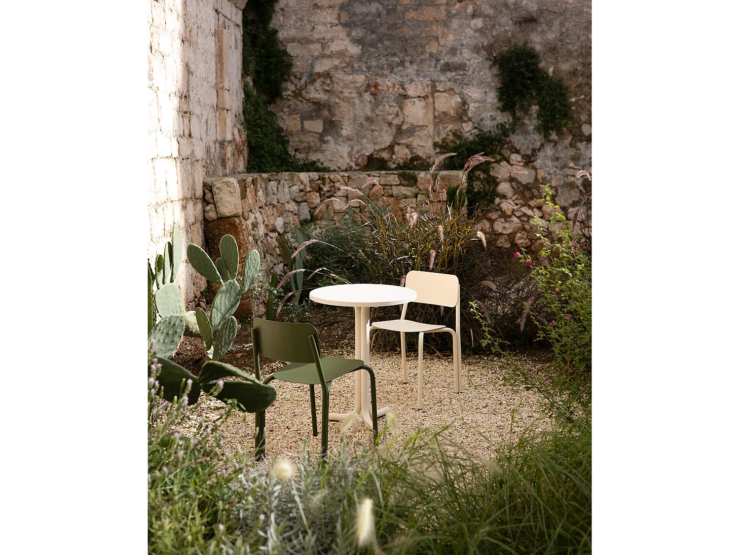 Chaise Kei noo.ma - design épuré, confortable et résistante