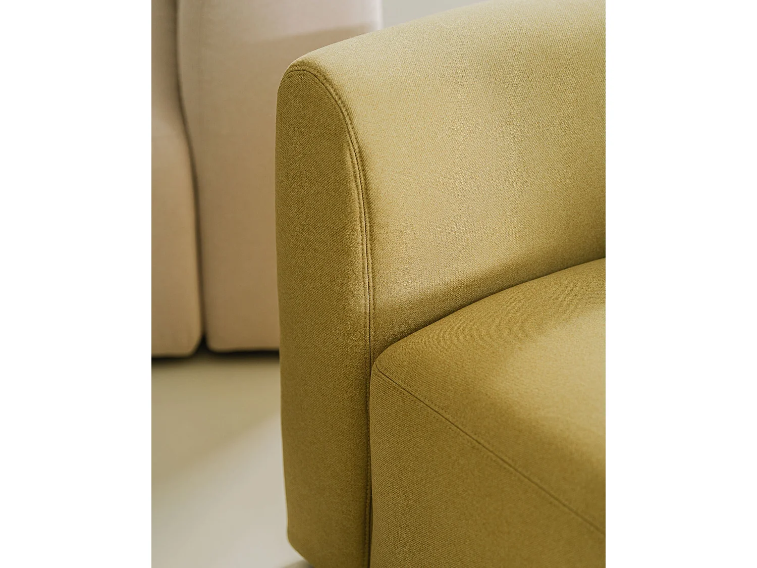 Poltrona Flom moderne en velour Cloud Beige