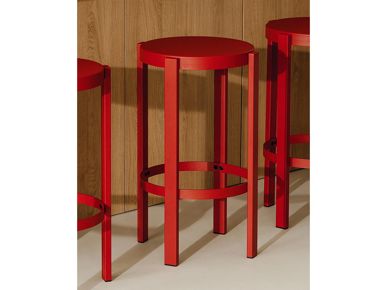Stołek barowy Doon 65 cm - metalowy, wykończenie proszkowe
