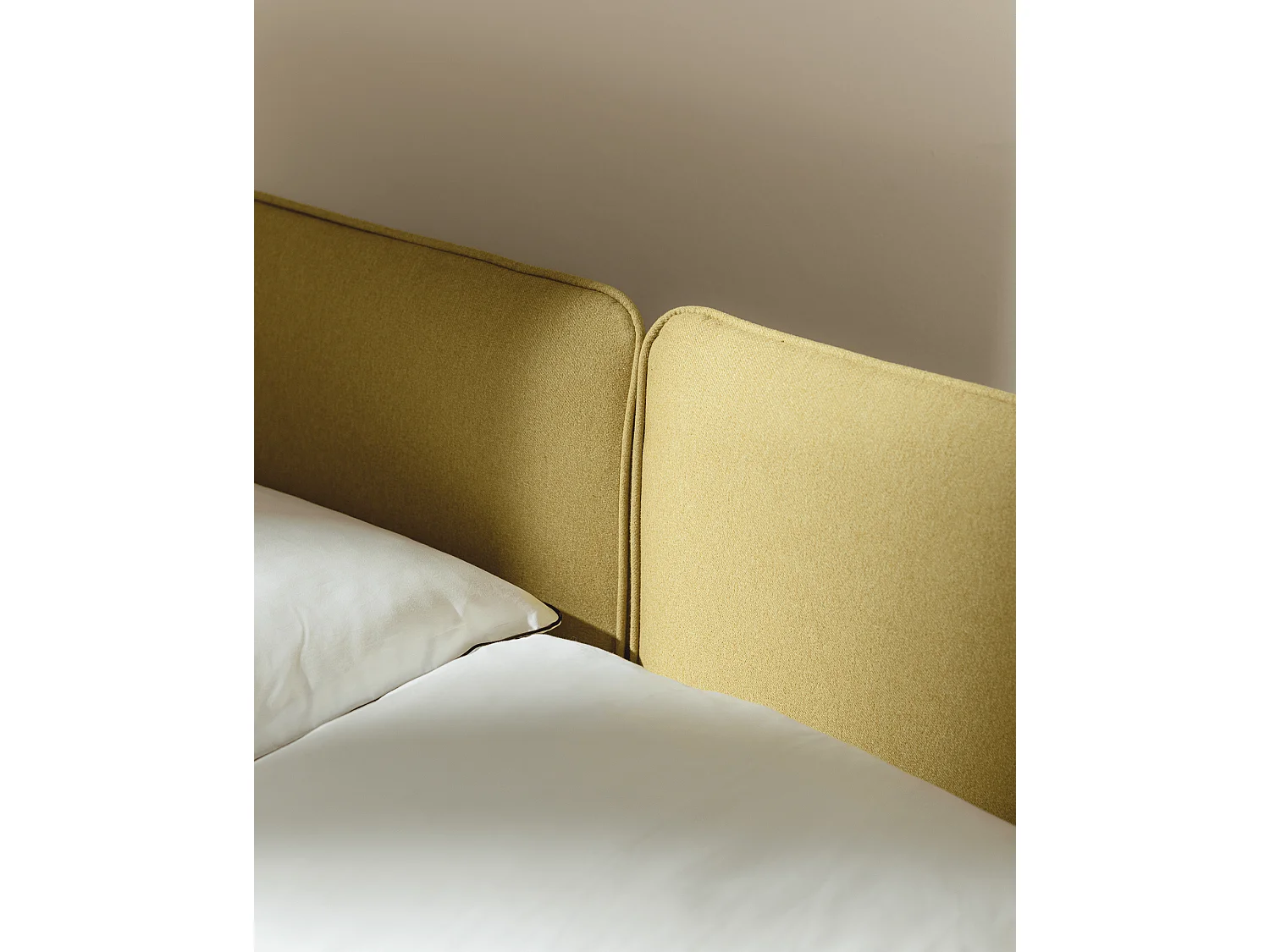 Melu gepolstertes Plattformbett Yellow Pear 180x200 cm