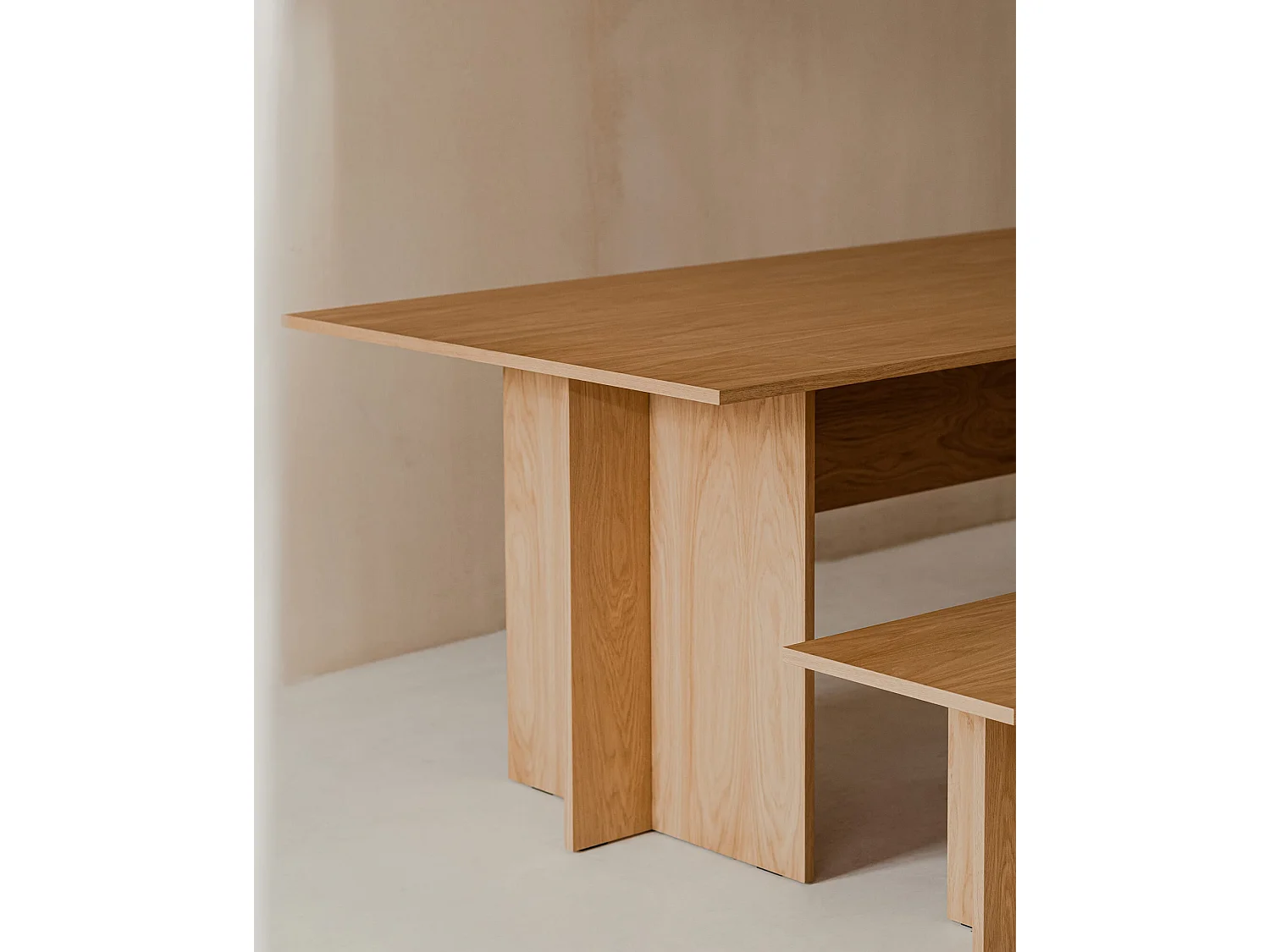 noo.ma Table Hett 190 cm - Chêne plaqué, design épuré