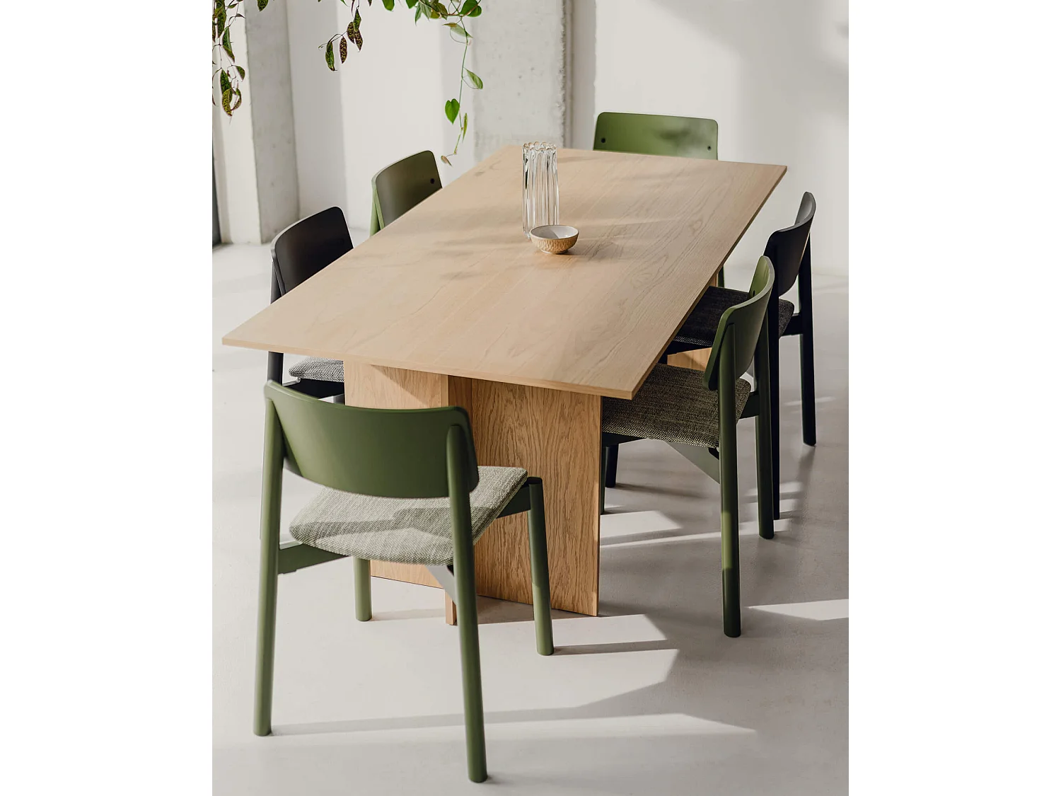 noo.ma Table Hett 190 cm - Chêne plaqué, design épuré
