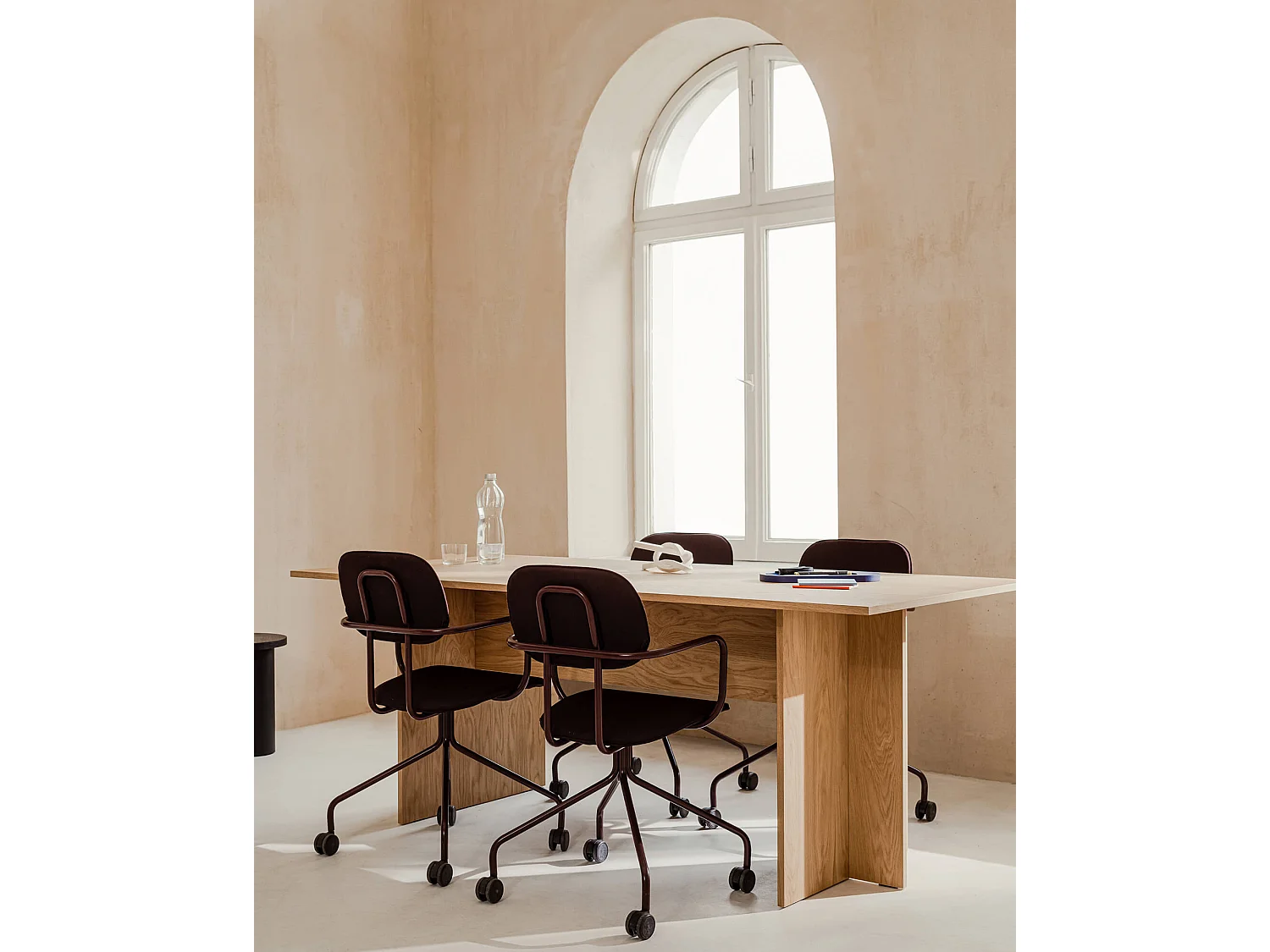 noo.ma Table Hett 190 cm - Chêne plaqué, design épuré