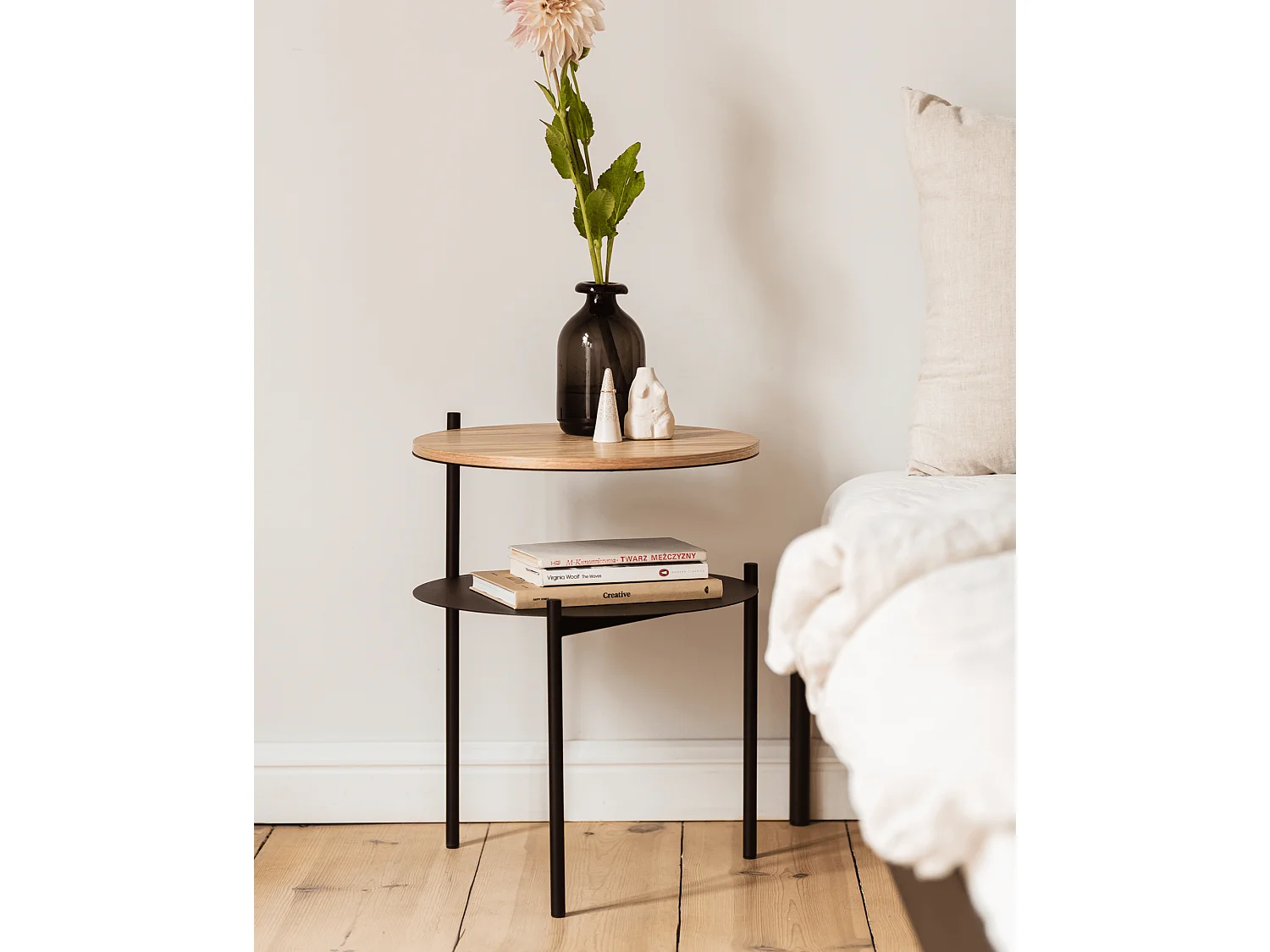 noo.ma ronde salontafel Black Oak 40x52,5 cm - modern met opbergplank
