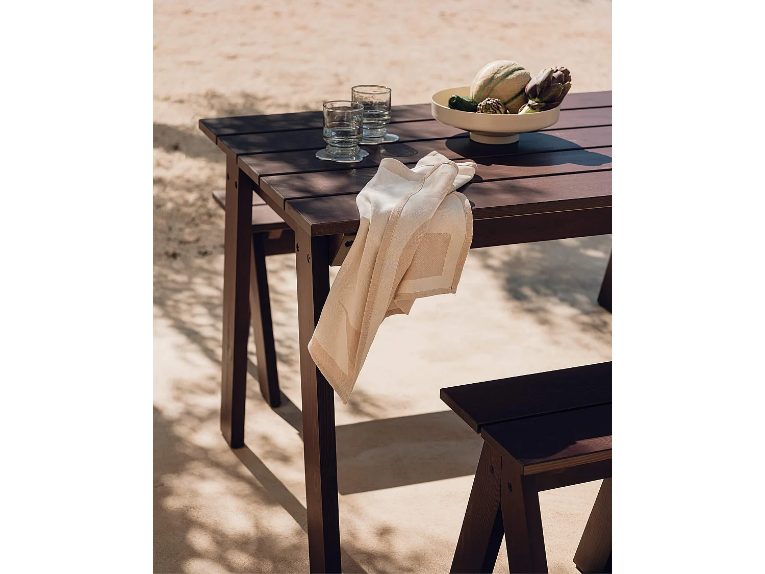 Table Navo - 79 x 77 cm, pin, laque résistante aux intempéries