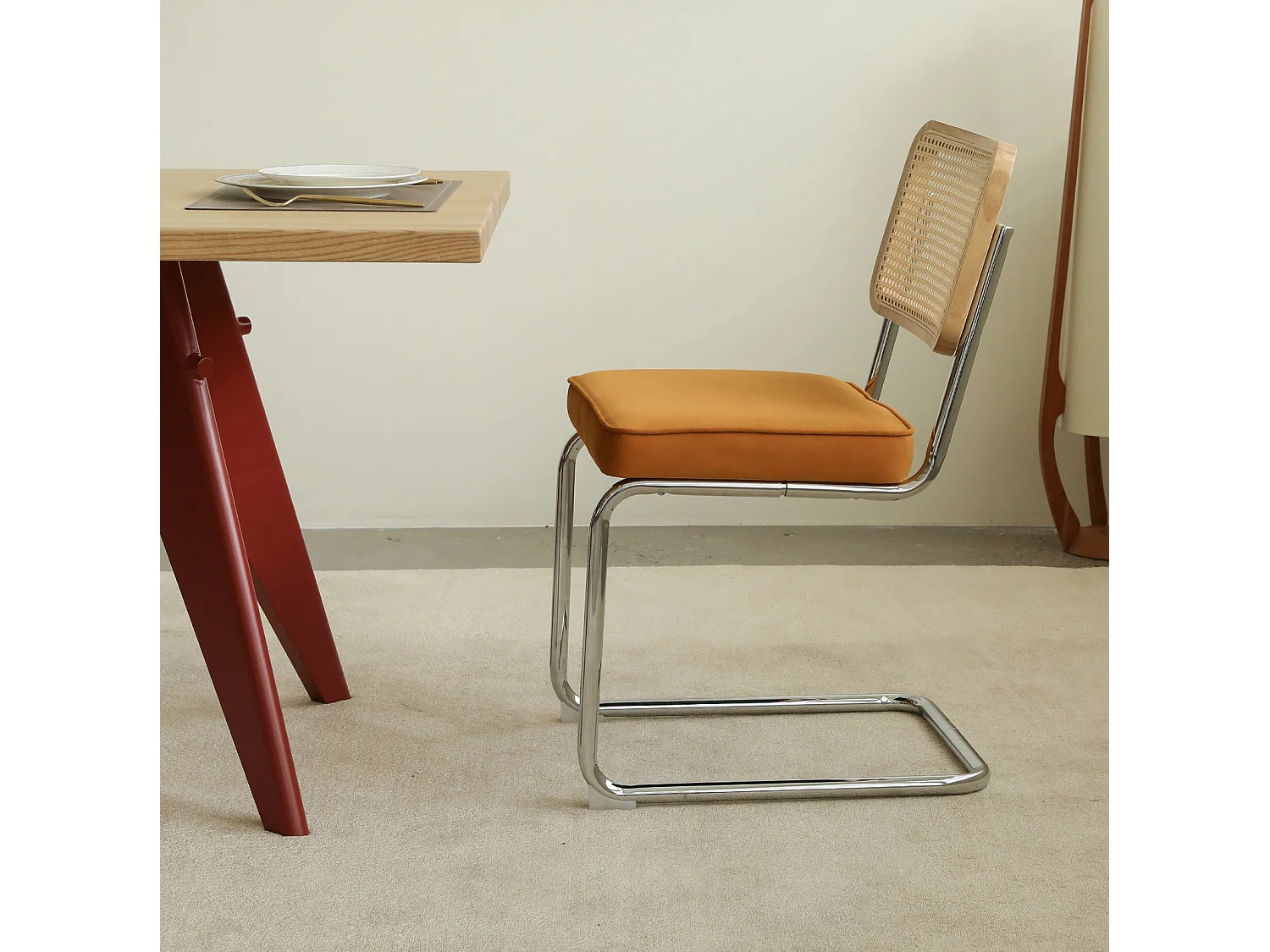 Lot de 2 chaises de salle à manger en rotin et velours - Pieds chromés - Couleur orange