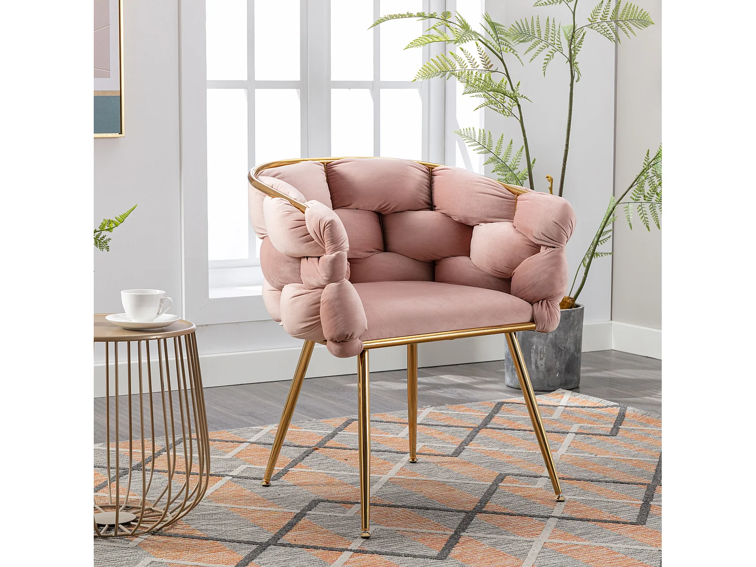 Chaise en velours rose avec cadre en métal doré - Pour chambre, salon, salle à manger