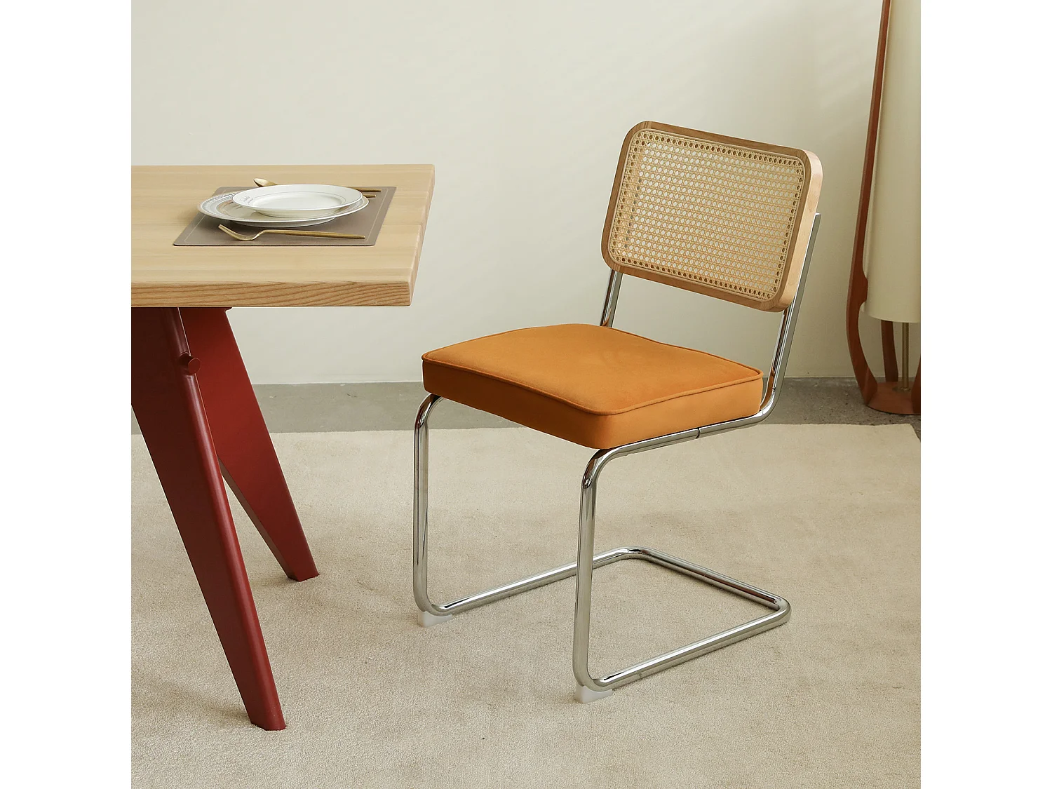 Lot de 4 chaises avec pieds chromés - Velours et rotin - Couleur orange