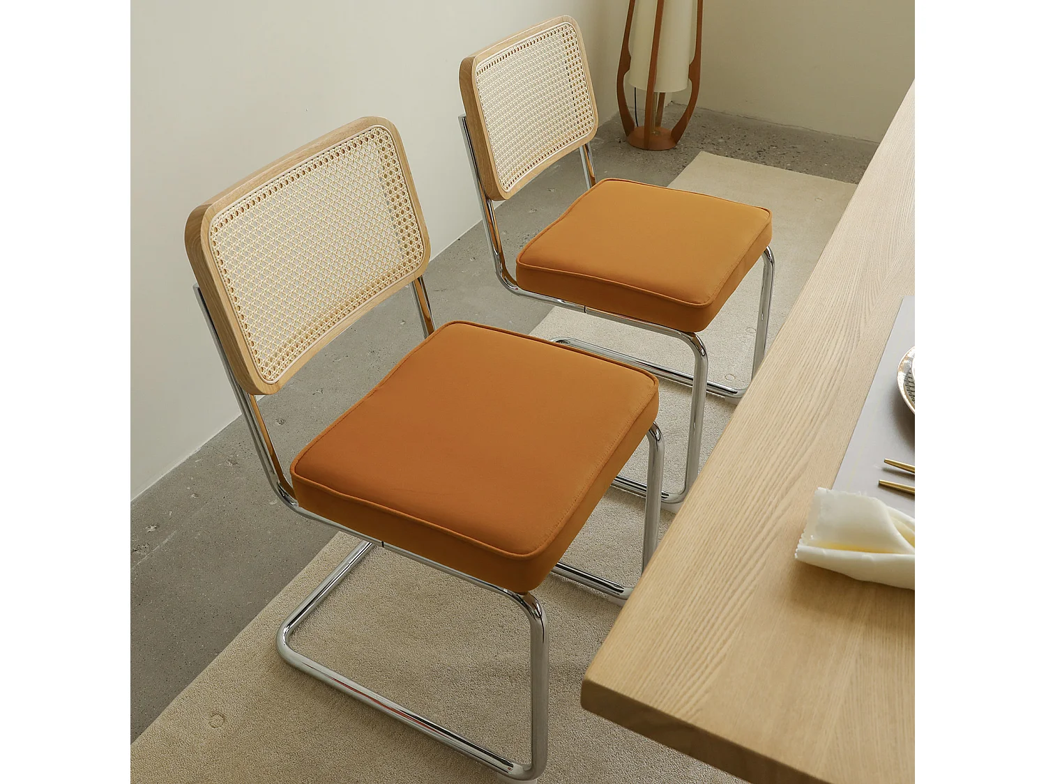 Lot de 4 chaises avec pieds chromés - Velours et rotin - Couleur orange